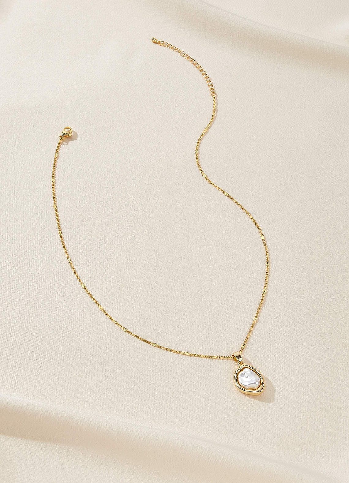 front Irregular Frame Pearl Necklace