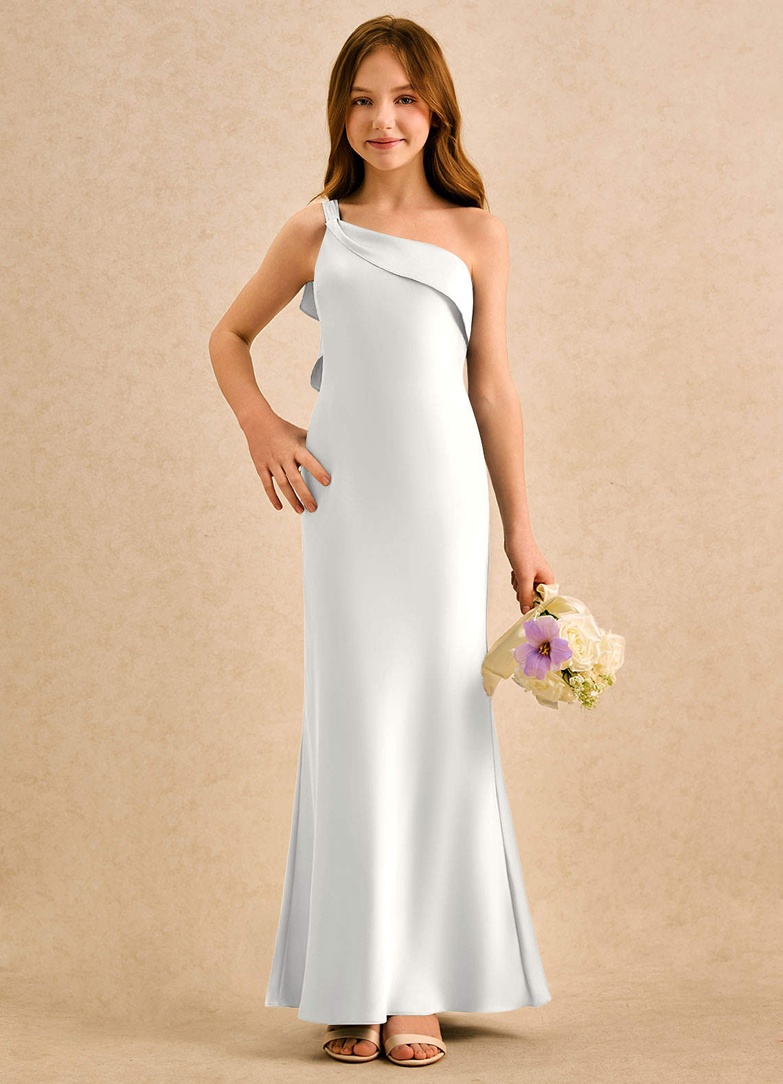 Azazie Almond Girls Formal Sukienki dla dziewczynek sypiących kwiaty Osłona Jedno ramię Satyna elastyczna Długość podłogi Sukienka image3