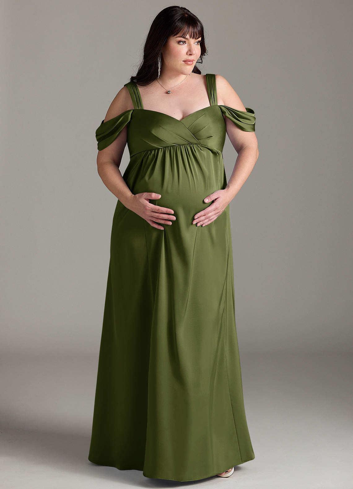 Azazie Rhea Robes de demoiselle d'honneur de maternité Robe Trapèze Épaule nue plissée Longueur ras du sol Satin extensible image1