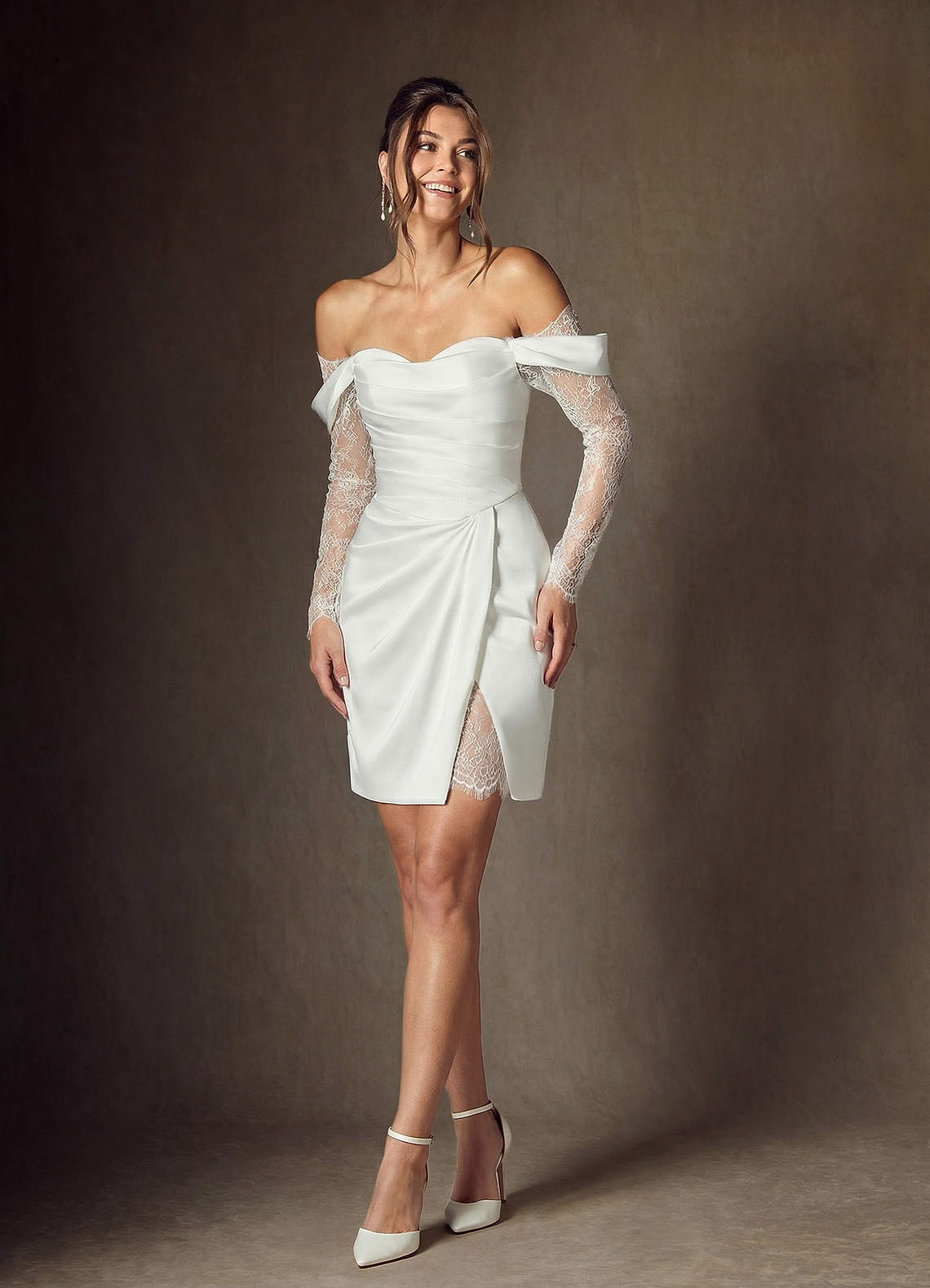 Azazie Alesya Vestidos de noiva Vestido Diamante Branco de Renda de Linha A com Decote em coração image4