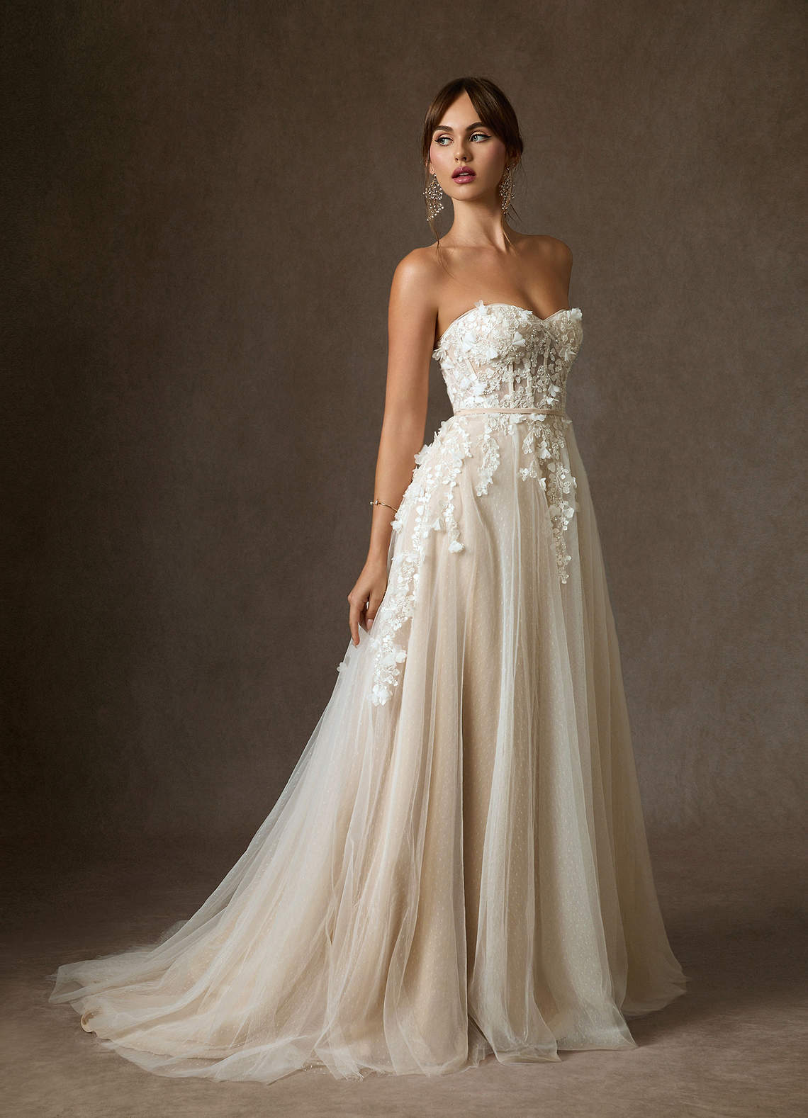 Azazie Wynery Vestidos de novia Vestido de Blanco Diamante Nude de Encaje de Corte Princesa con Vestidos sin tirantes image9
