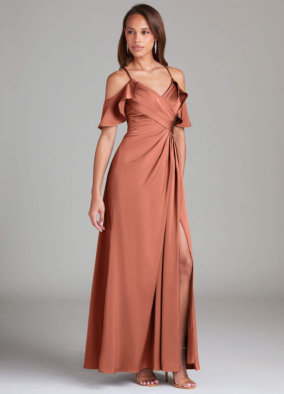 Azazie Dakota Jurken voor bruidsmeisjes Jurk van Stretch Satijn met A-Lijn Off the Shoulder Klei image1