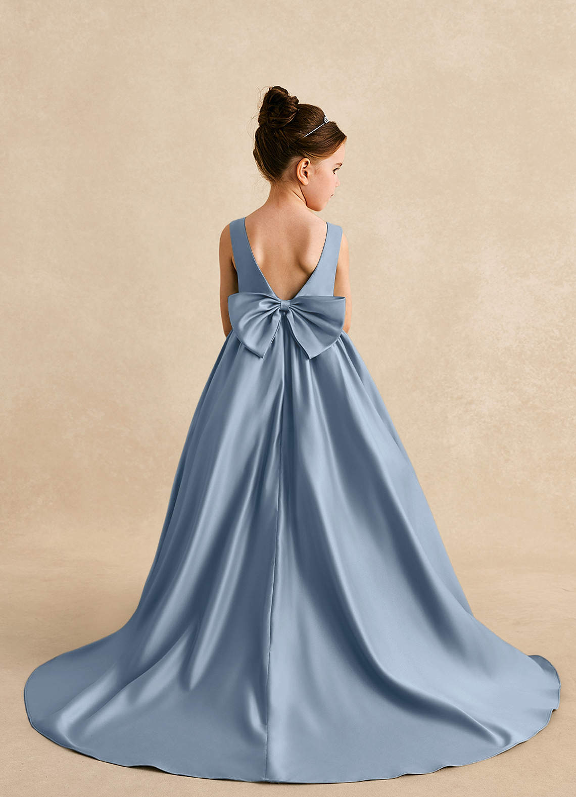 Azazie Mimia Robe Demoiselle D'honneur Fillette Robe Trapèze en Mat Satiné Arc Bleu Poussiéreux image1