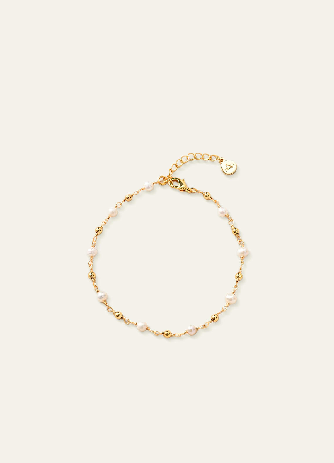 front Kultahelmiä helmirannekoru