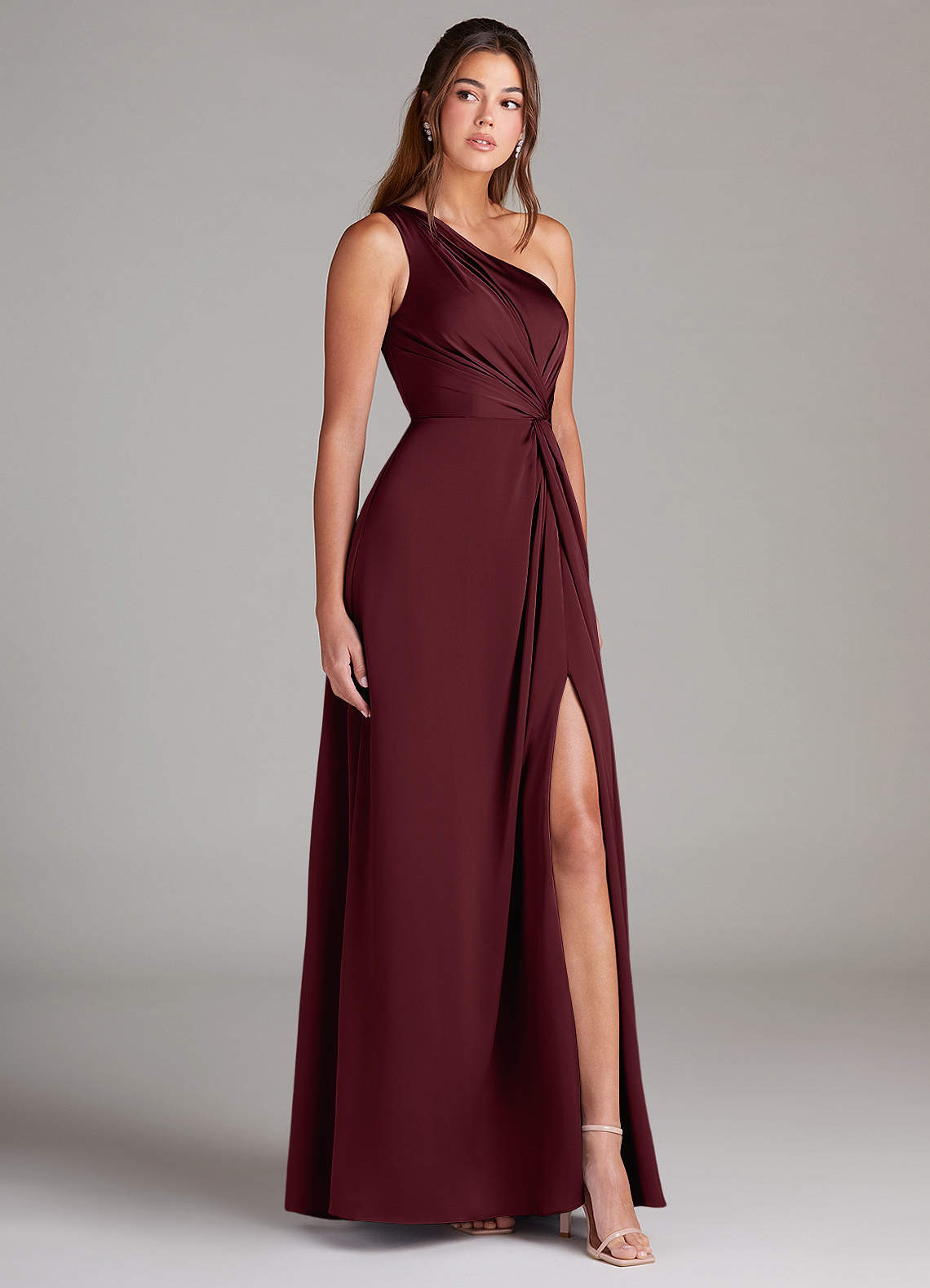 Azazie Brooke Vestidos de damas de honor Vestido de Cabernet de Satén Elástico de Corte en A con Hombro unilateral image3