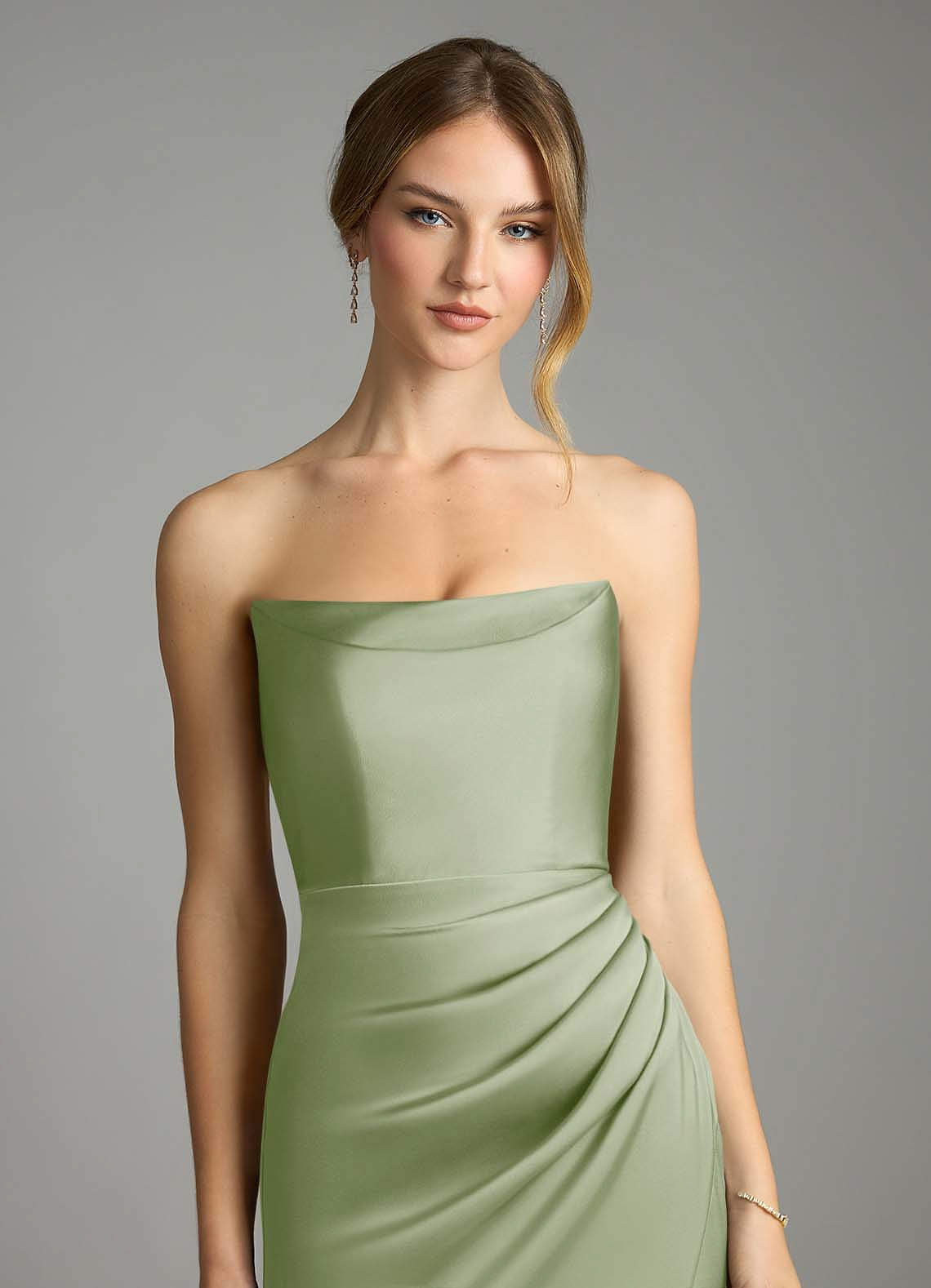 Azazie Leonis Vestidos de madrinha de casamento Vestido Dusty Sage de Cetim elástico de sereia com Plissado image3
