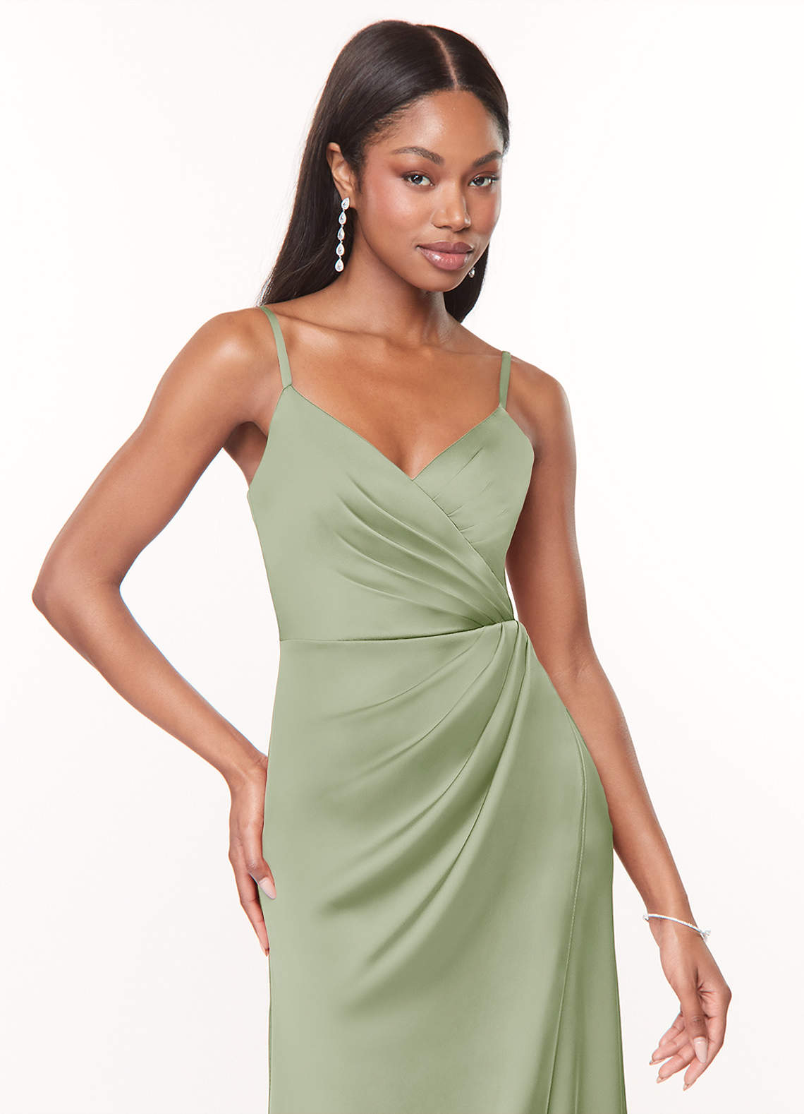 Azazie Maci Brautjungfernkleider A-Linie V-Hals Gefaltet Stretch-Satin Kleid Staubiger Salbeigrün image4