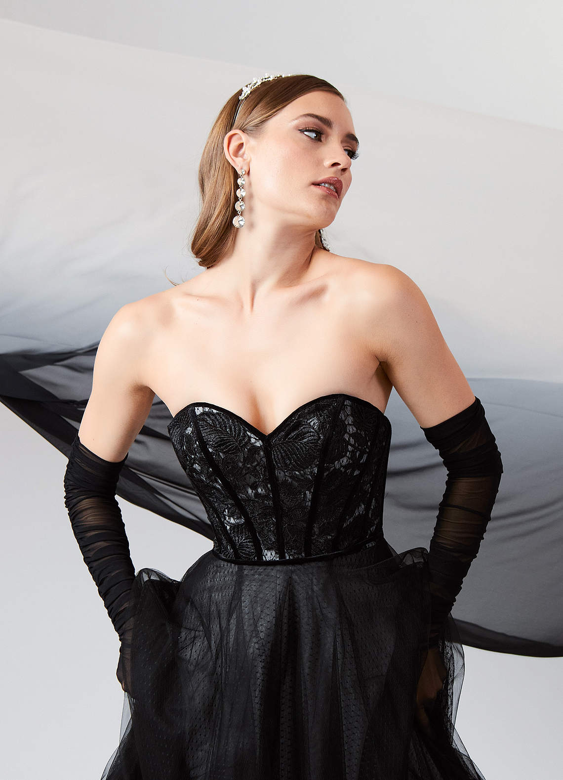 Azazie Persephone Robes de mariée Robe Princesse en Tulle Dentelle Noir Blanc Diamant image5