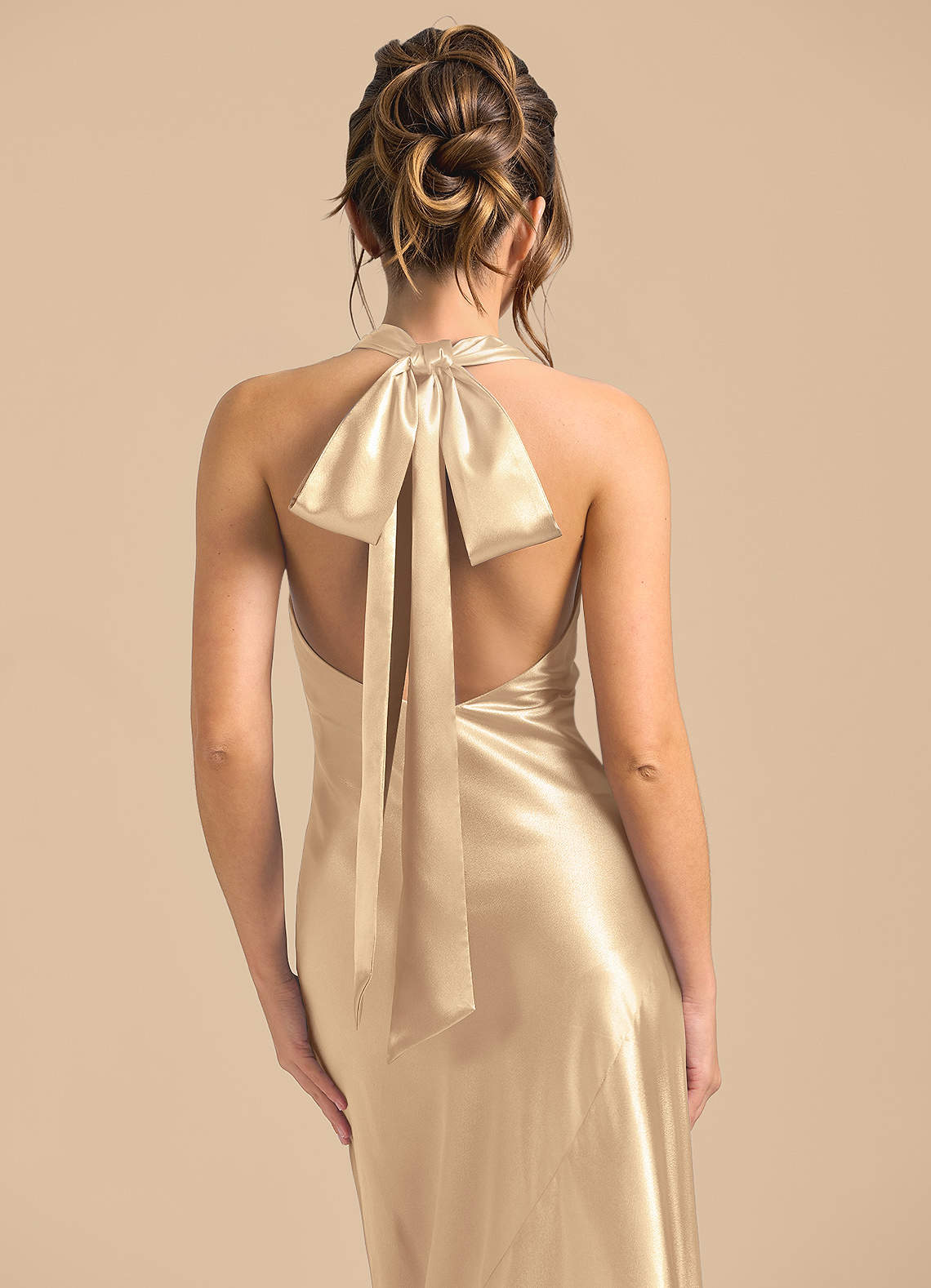 Azazie Velli Brudtärnklänningar Klä av Tubklänning i Metallisk satin Hög hals Guld image5