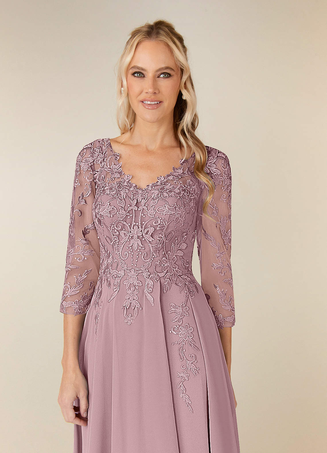 Azazie Noella vestidos de madre de la novia Vestido de Rosa Polvorienta de Gasa de Corte en A con Encaje cuello pico image4