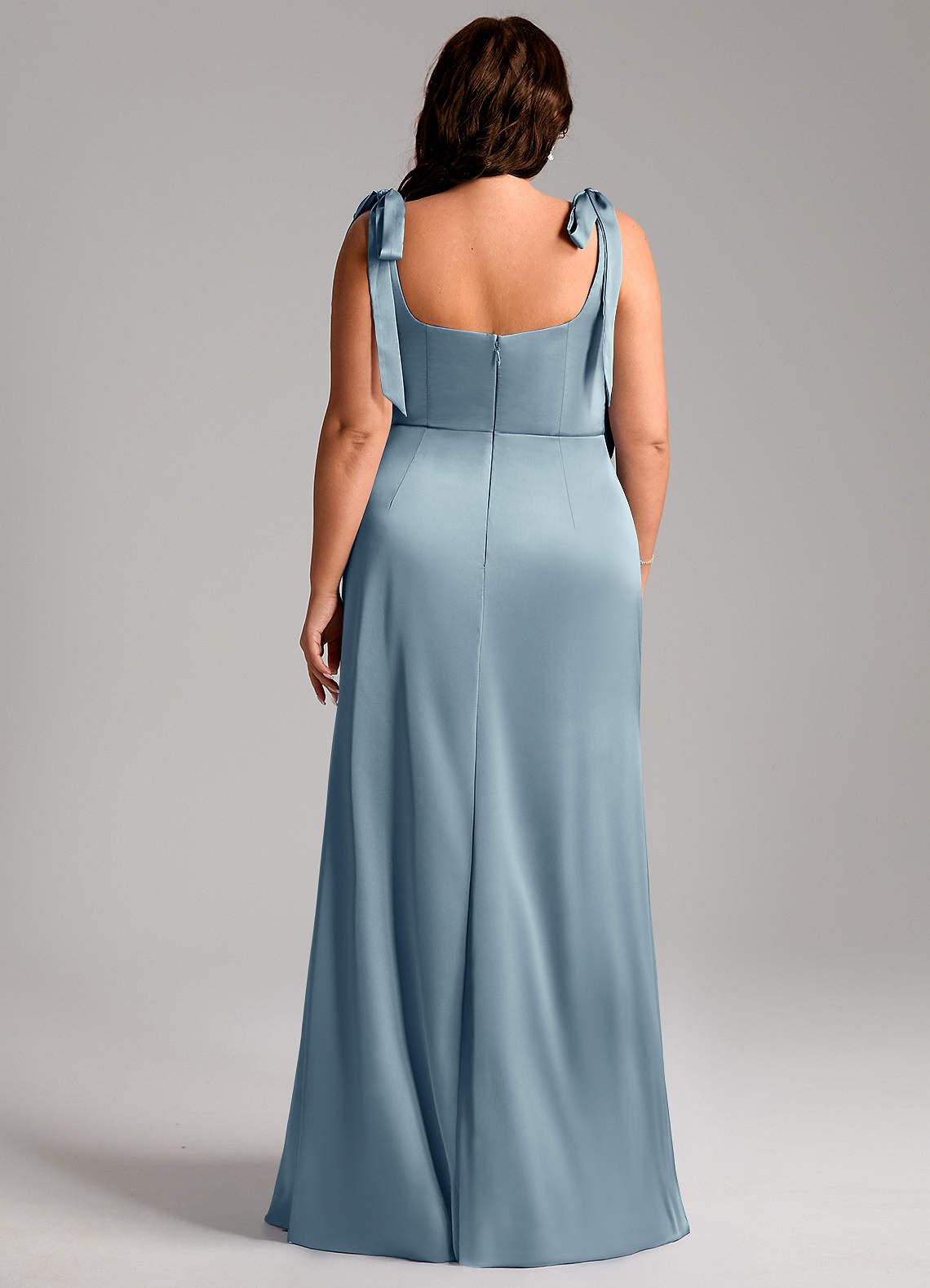 Azazie Frostine Vestidos de damas de honor Vestido de Azul Polvoriento de Satén Elástico de Corte en A con Lazo image4