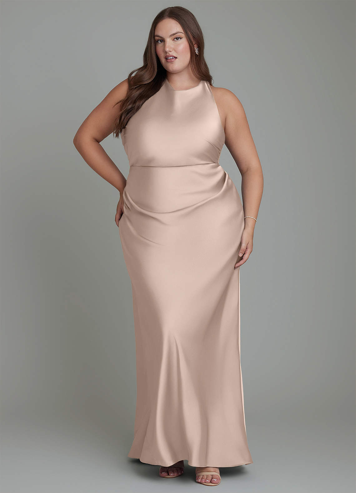 Azazie Evadne Vestidos de damas de honor Vestido Rosa Inglesa de Satén Elástico de Corte Recto con Plisado image1
