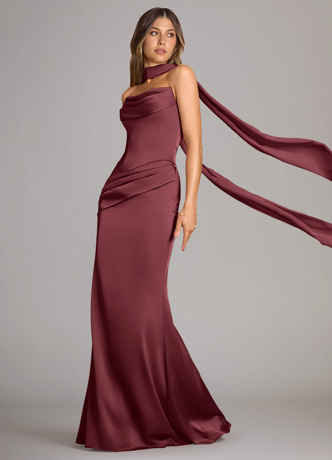 Azazie Sorrel Jurken voor bruidsmeisjes Converteerbaar Jurk van Stretch Satijn met Zeemeermin Strapless Merlot image3