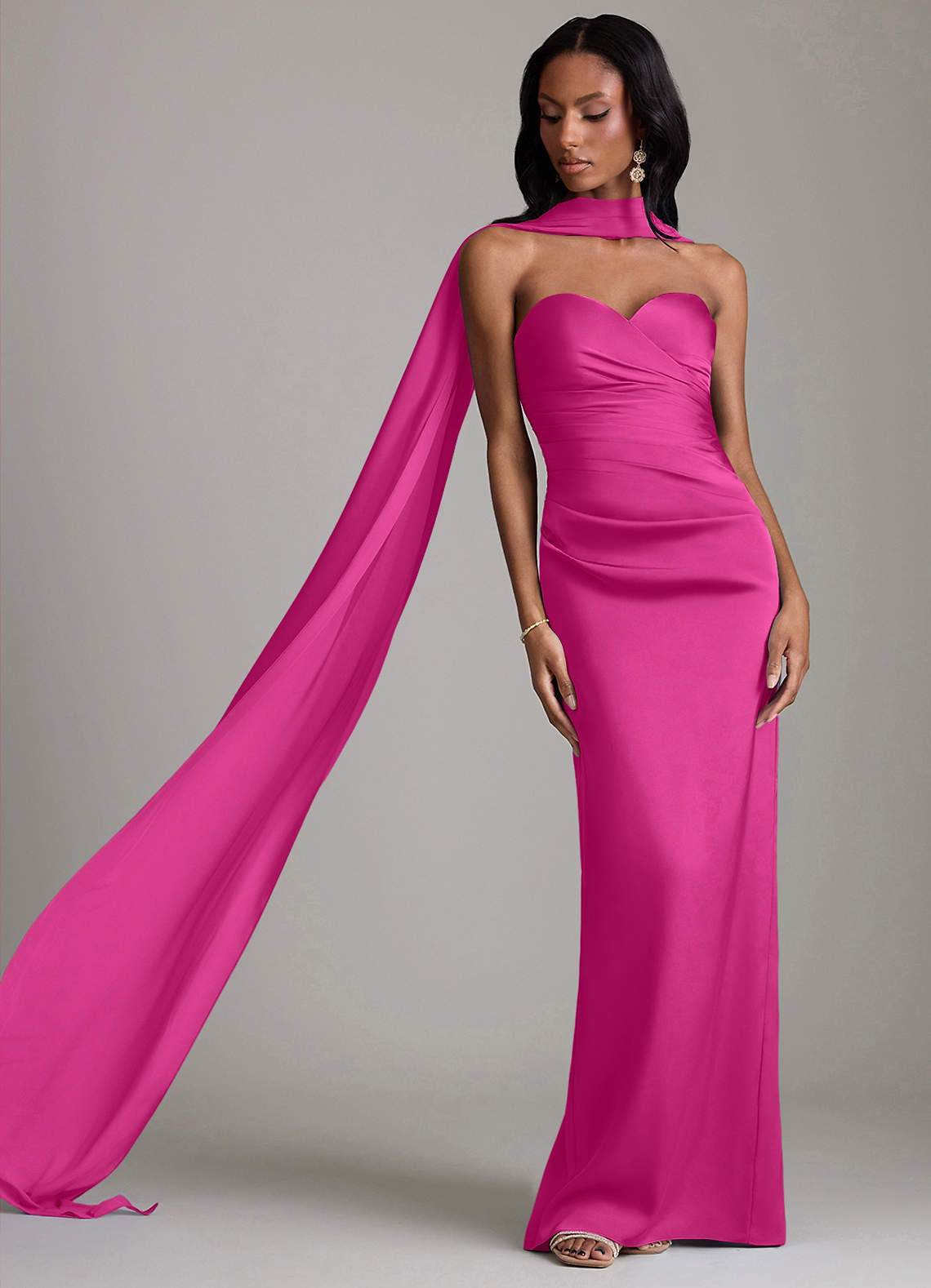 Azazie Sonora Robes de demoiselle d'honneur Robe Fourreau en Satin extensible Sans bretelles Fuchsia image7