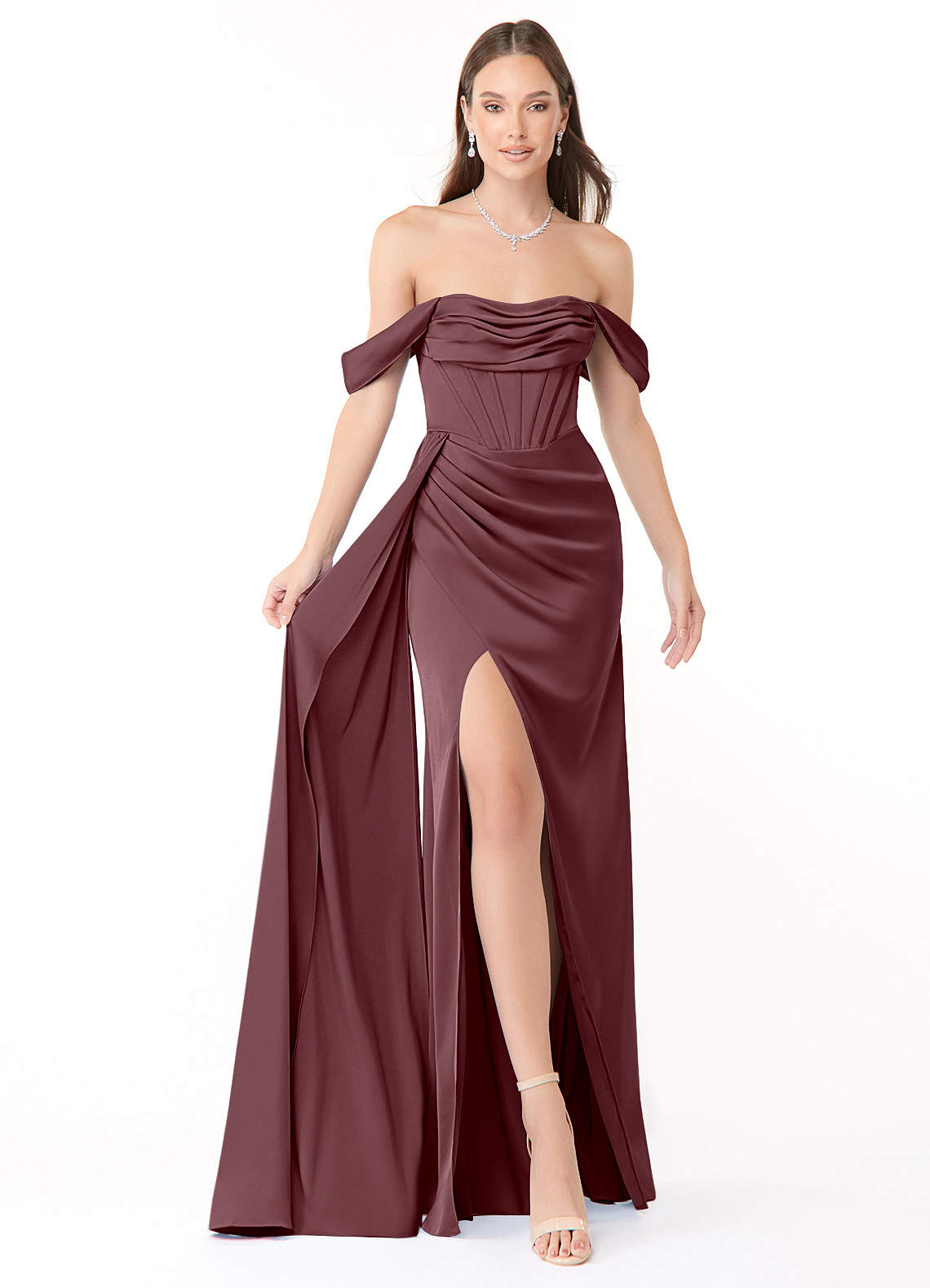 Azazie Amyra Robes de demoiselle d'honneur Robe Fourreau Convertible en Satin extensible Épaule décolletée Sangria image1