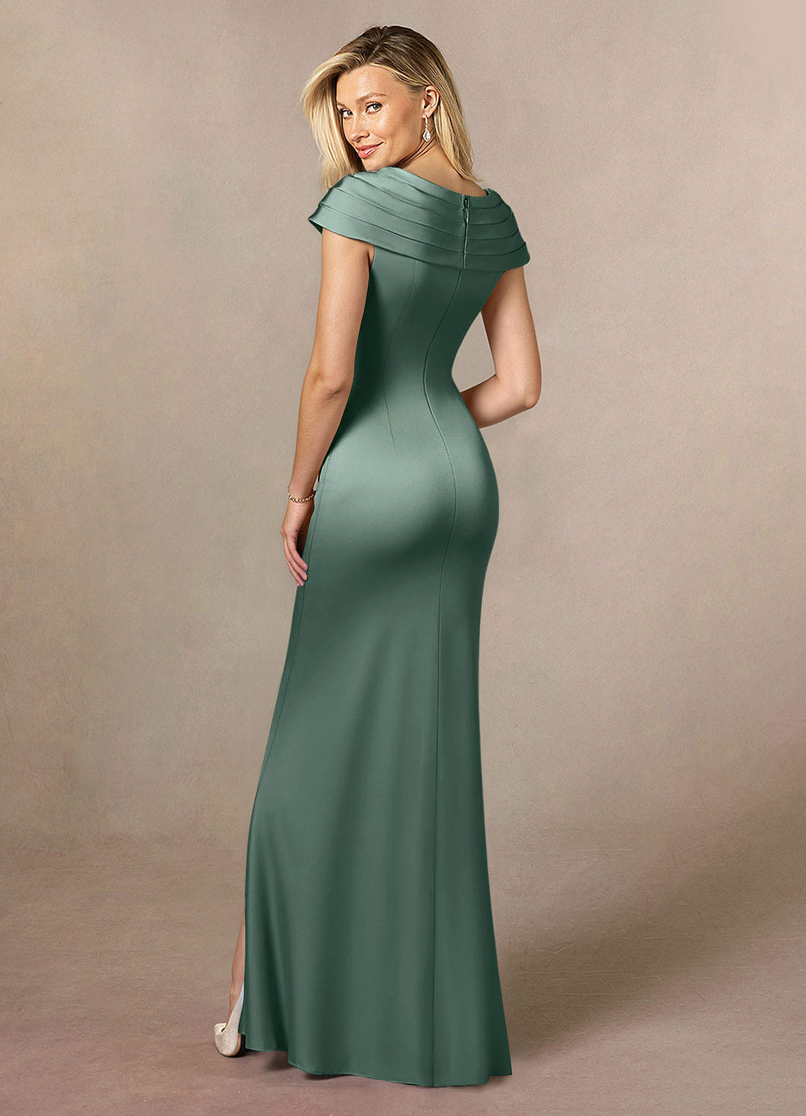 Azazie Anderson vestidos de madre de la novia Vestido de Eucalipto de Satén Elástico de Corte En A con Plisado image4