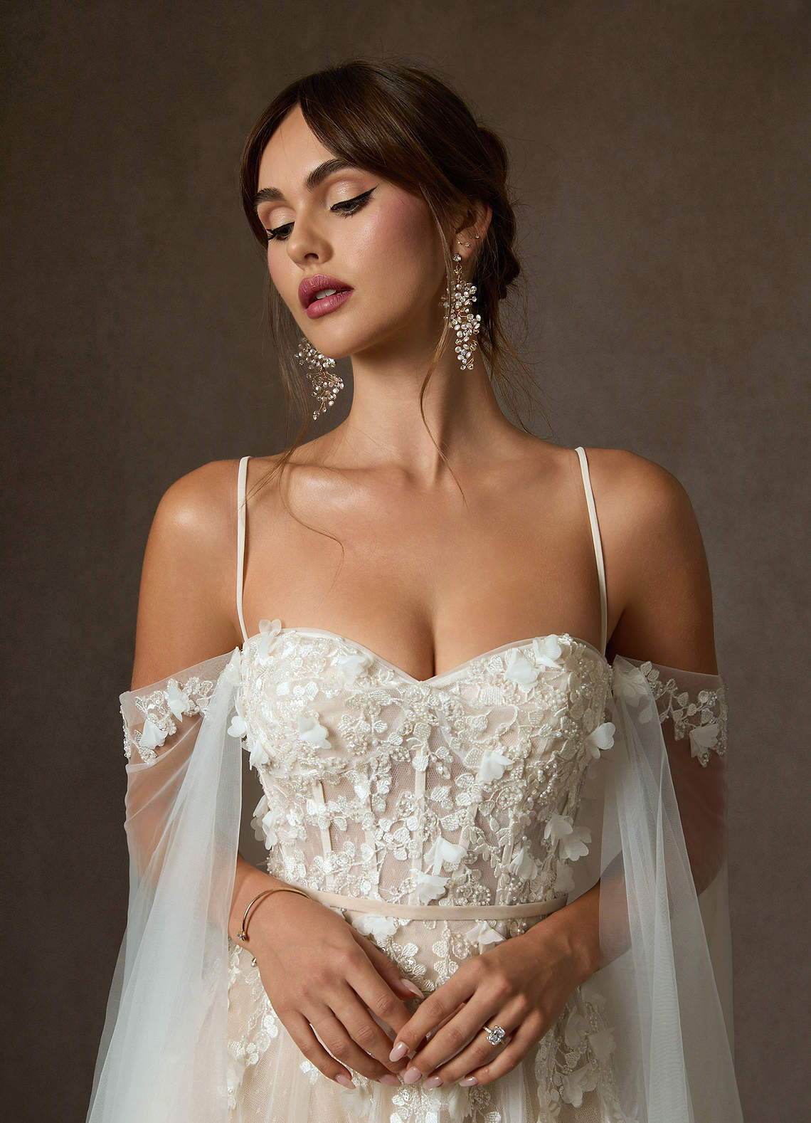 Azazie Wynery Vestidos de novia Vestido de Blanco Diamante Nude de Encaje de Corte Princesa con Vestidos sin tirantes image2