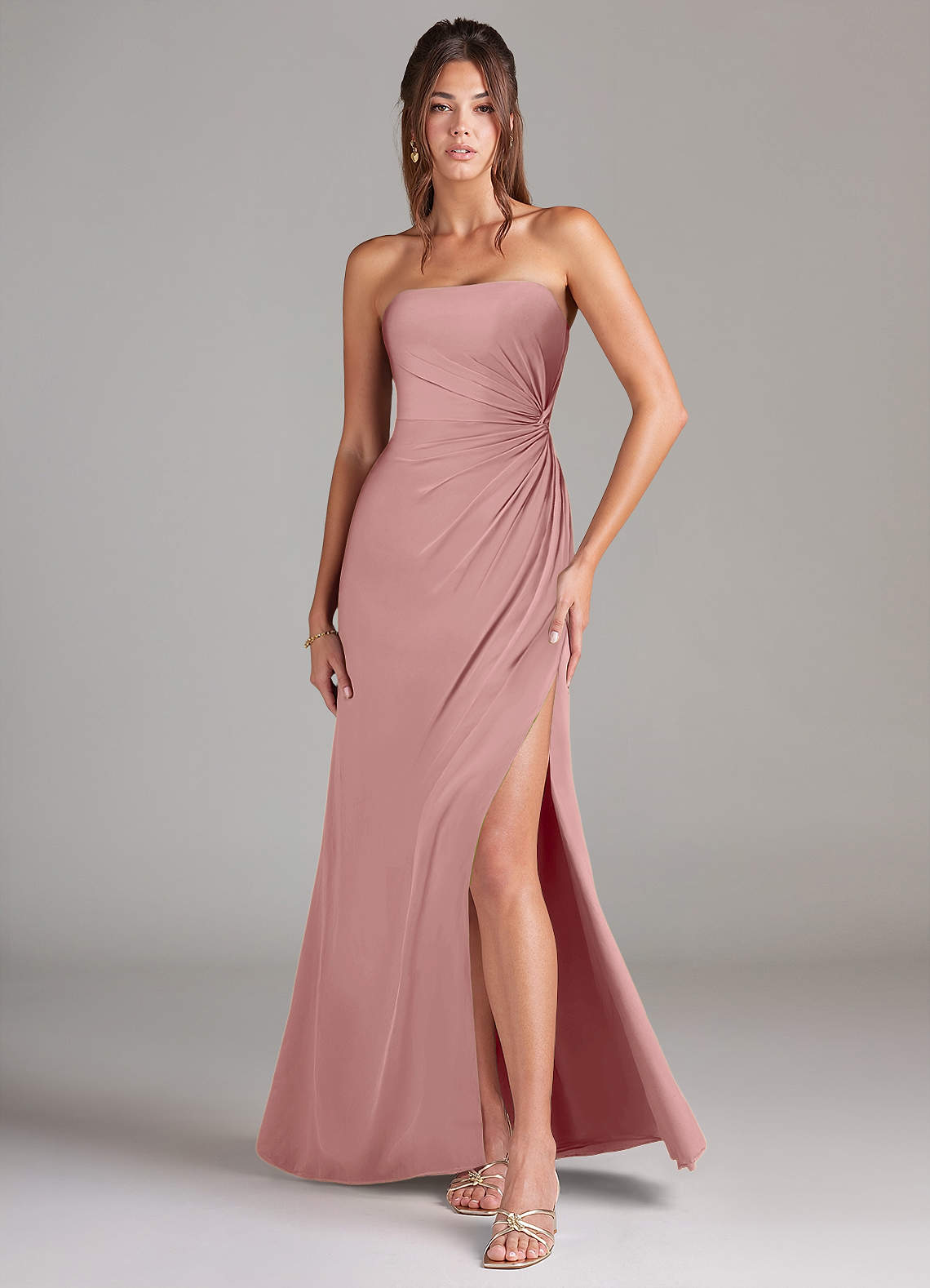 Azazie Aliani Robes de demoiselle d'honneur Robe Fourreau Convertible en Mousseline de soie Sans bretelle Rose Poussiéreuse image1