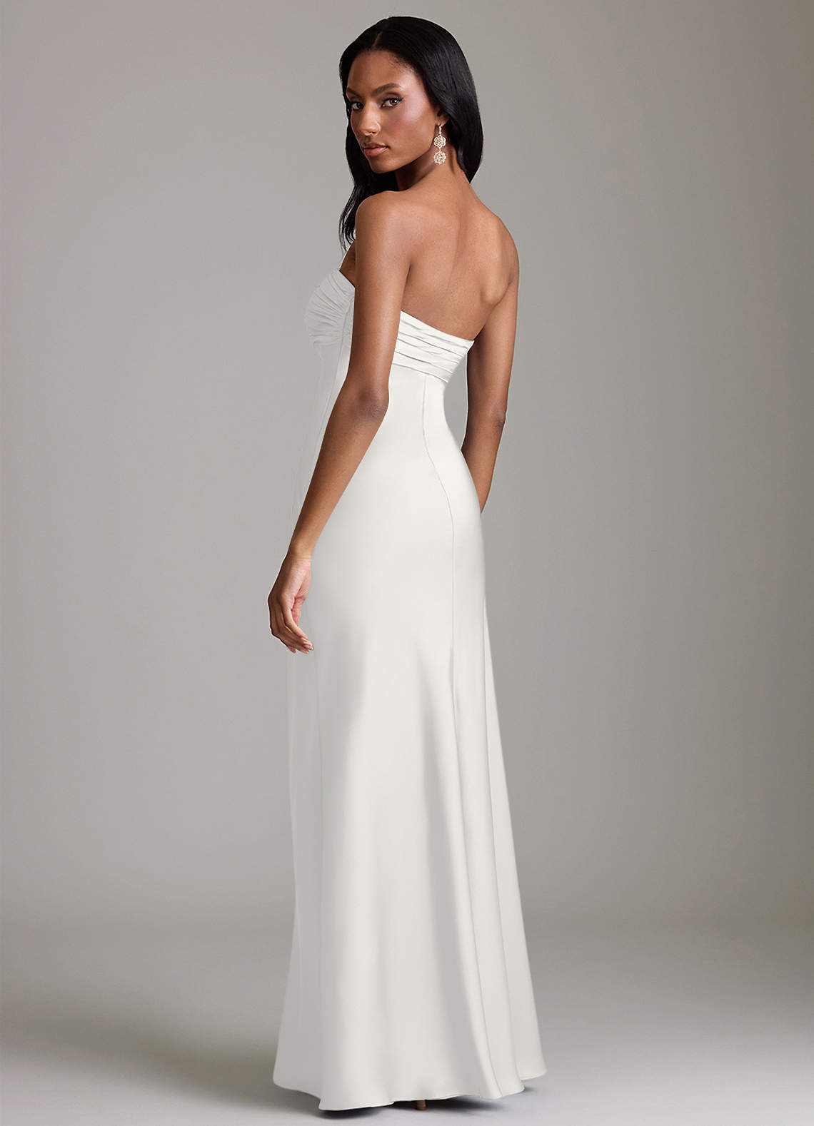 Azazie Saylor Brudtärnklänningar Klä av Sjöjungfru i Stretch Satin Axelbandslös Vit image4