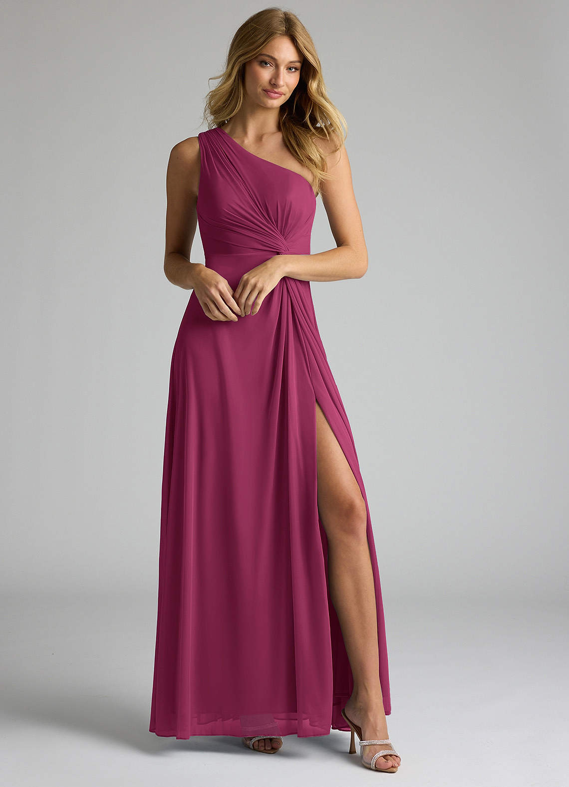 Azazie Brooke Vestidos de damas de honor Vestido de Mora de Malla de Corte en A con Hombro unilateral image1