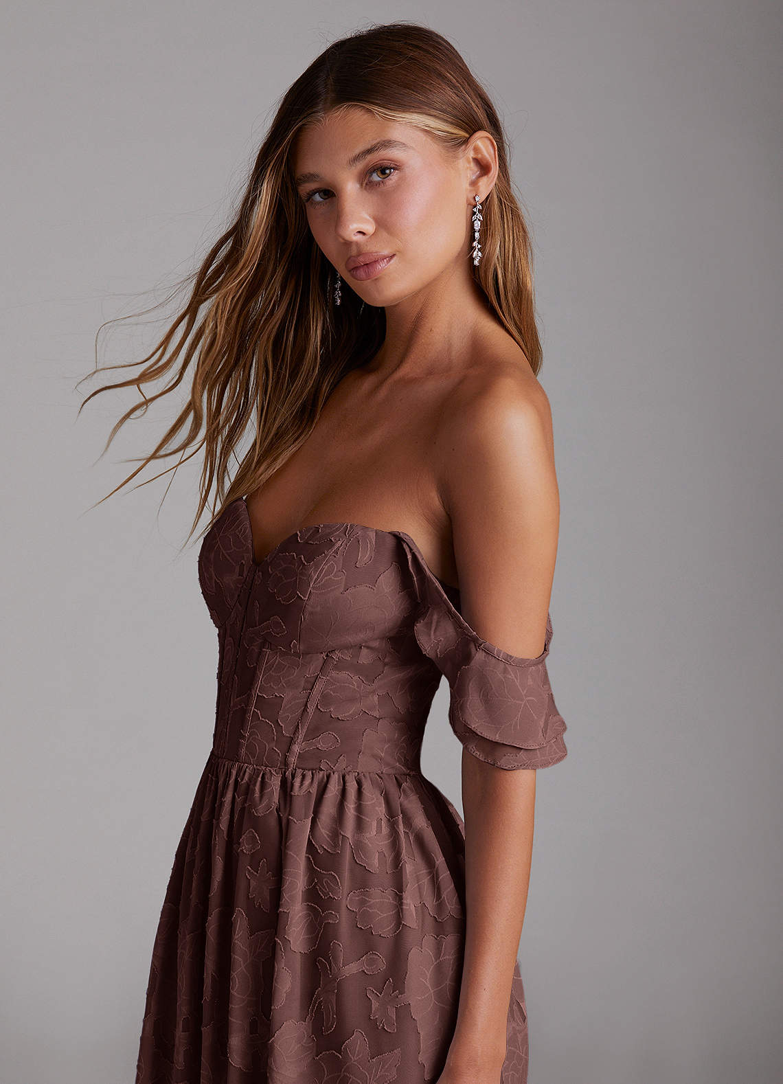 Azazie Denisse Vestidos de madrinha de casamento Vestido Café Expresso de Esgotamento Floral de Linha A com Ruched image4