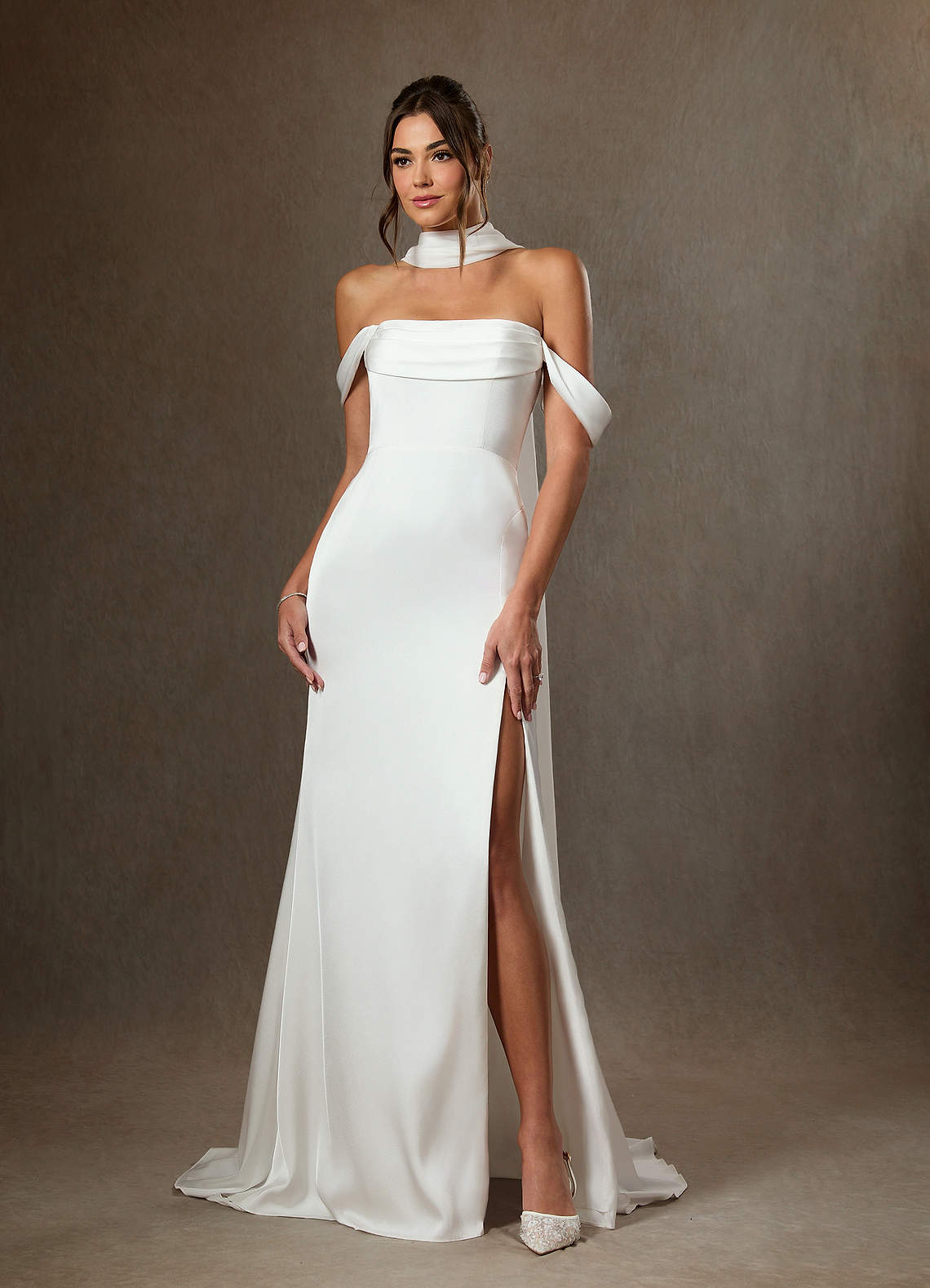 Azazie Blithe Robes de mariée Robe Fourreau en Satin extensible Fente Latérale Blanc De Diamant image2