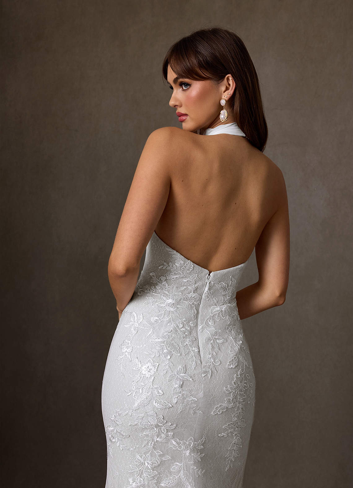 Azazie Kaiyana Robes de mariée Robe Fourreau en Dentelle Col Haut Blanc De Diamant image7