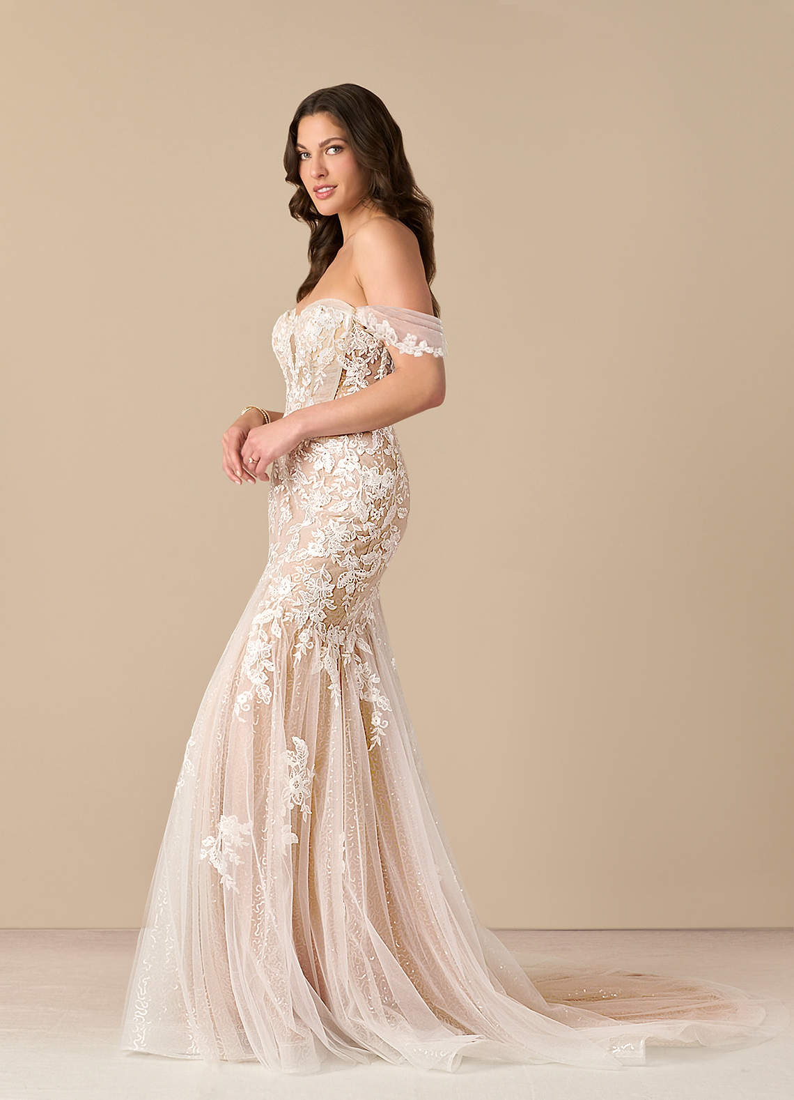Azazie Leilani Robes de mariée Robe Sirène en Tulle Paillettes Blanc Diamant Caramel image1