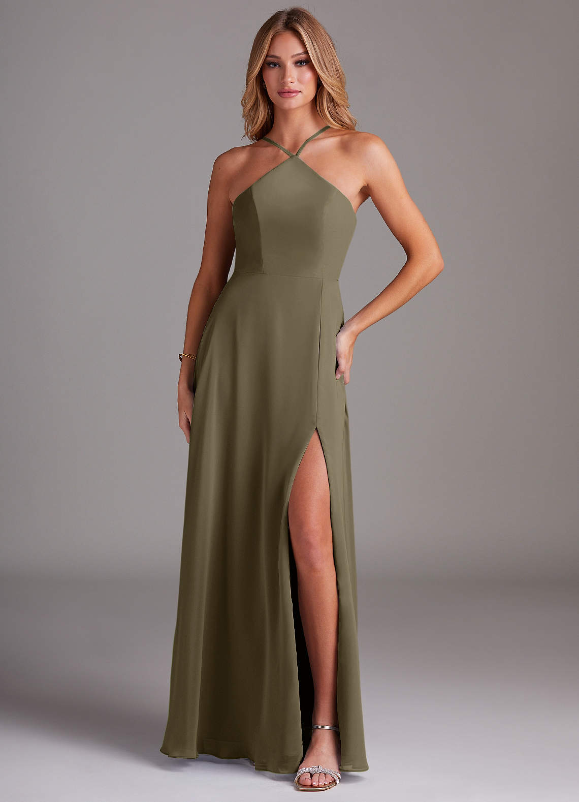 Azazie Bailey Vestidos de damas de honor Vestido de Verde Sauce de Gasa de Corte en A con Halter Abertura lateral image1