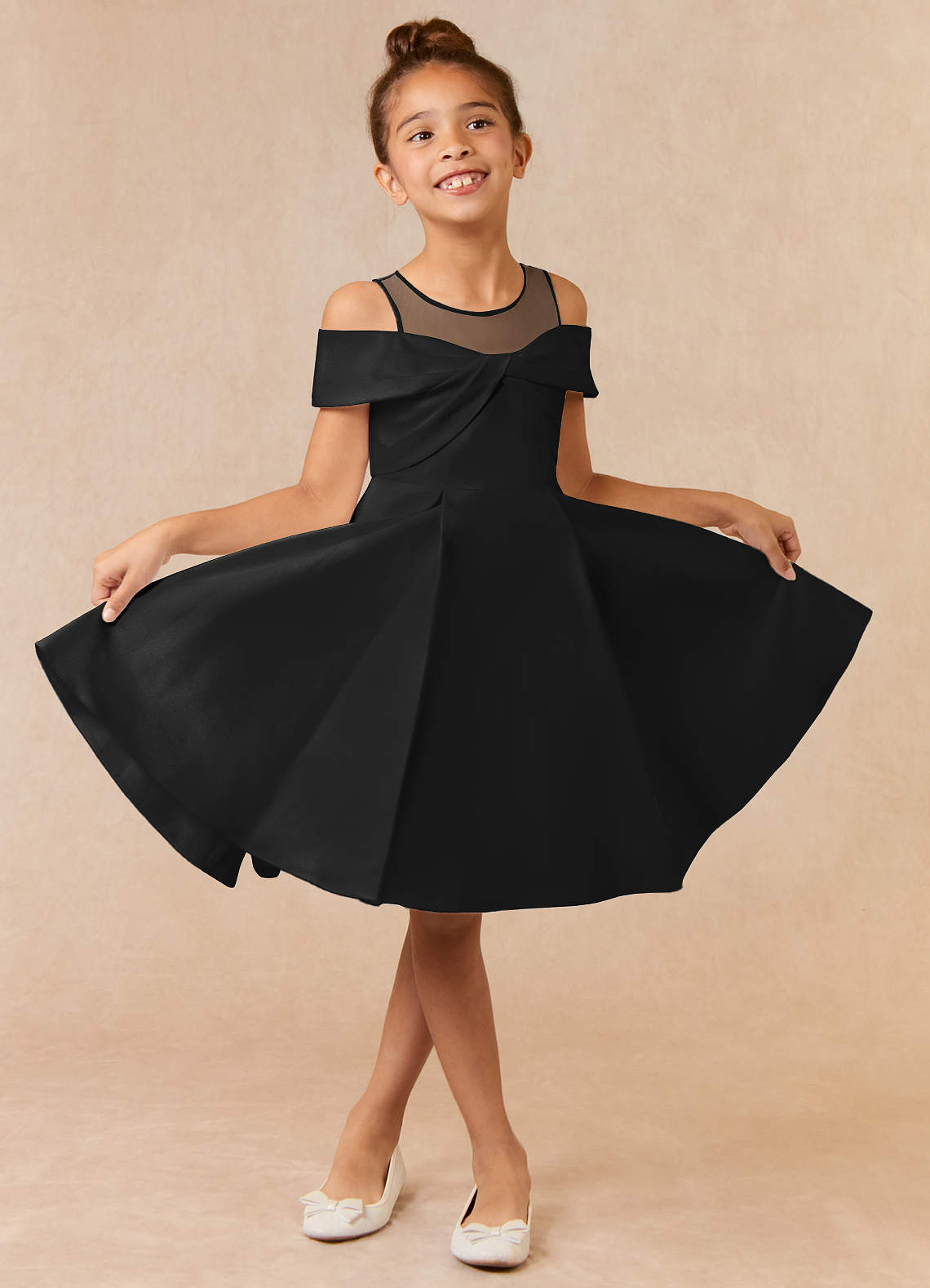 Azazie Shirin vestidos de niña de las flores Vestido de Negro de Satin Mate de Corte En A con Vestidos sin tirantes image1