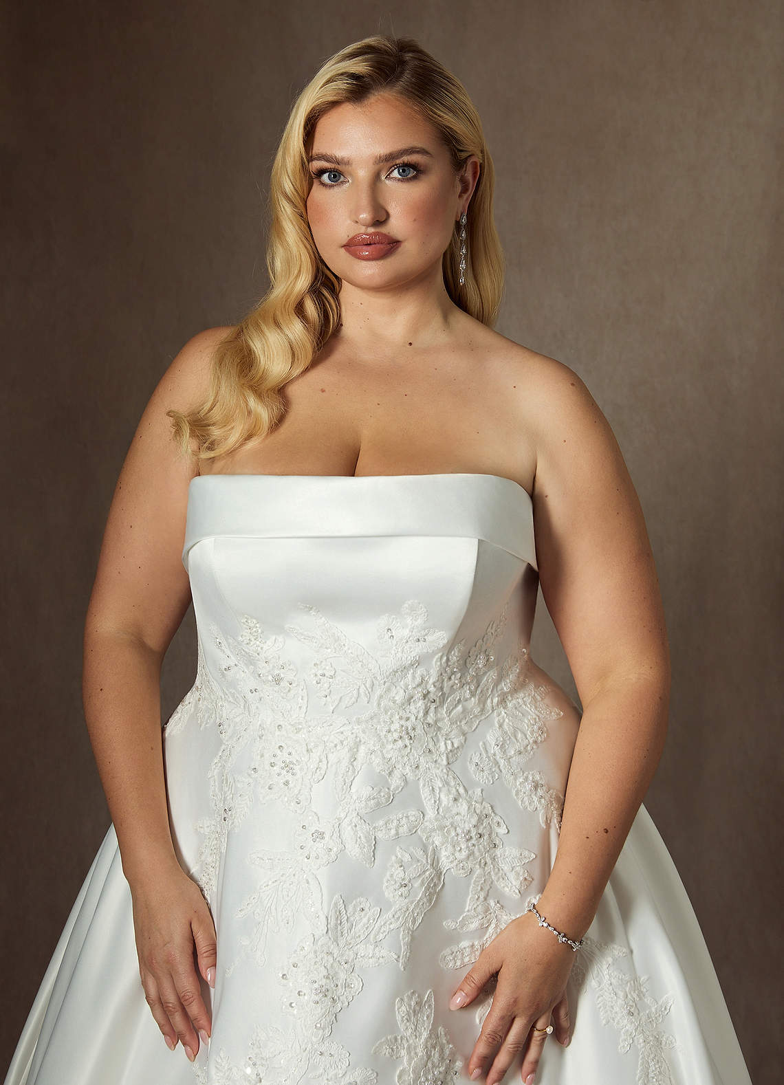 Azazie Fernanda Trouwjurken Jurk van Satijn met Baljurk Strapless Diamant Wit image5