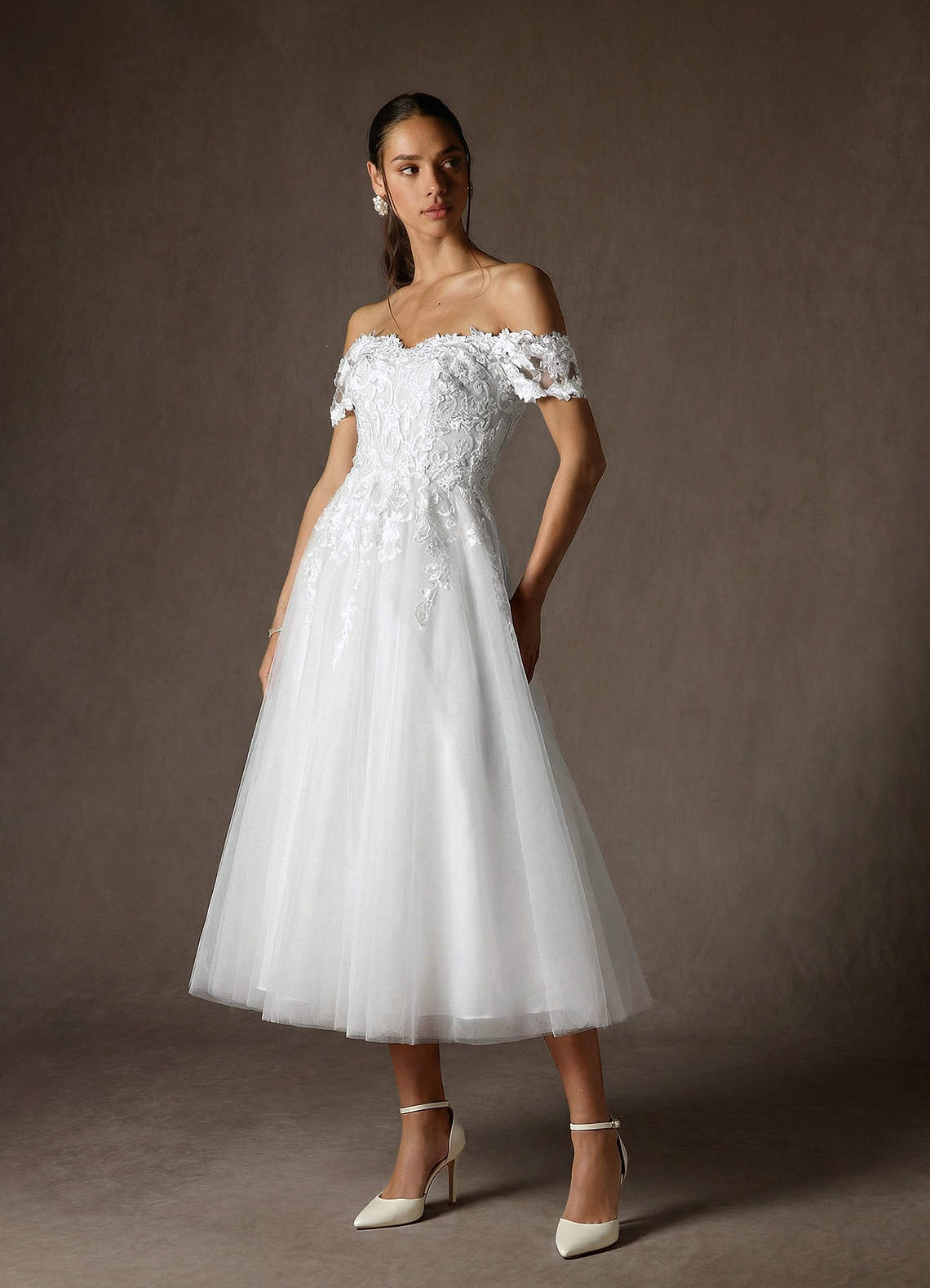 Azazie Rowe Vestidos de noiva Vestido Diamante Branco de Renda de Linha A com Fora do ombro image7