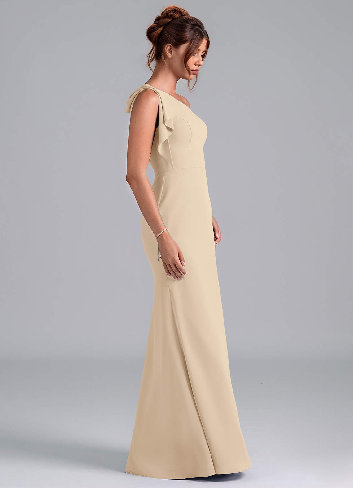 champagne chiffon sleeveless dress Azazie Rinna formal champagne satin dress Champagne Color Wedding Shoes Enrich:FEB032026 Made from chiffon Size:Size 6/34