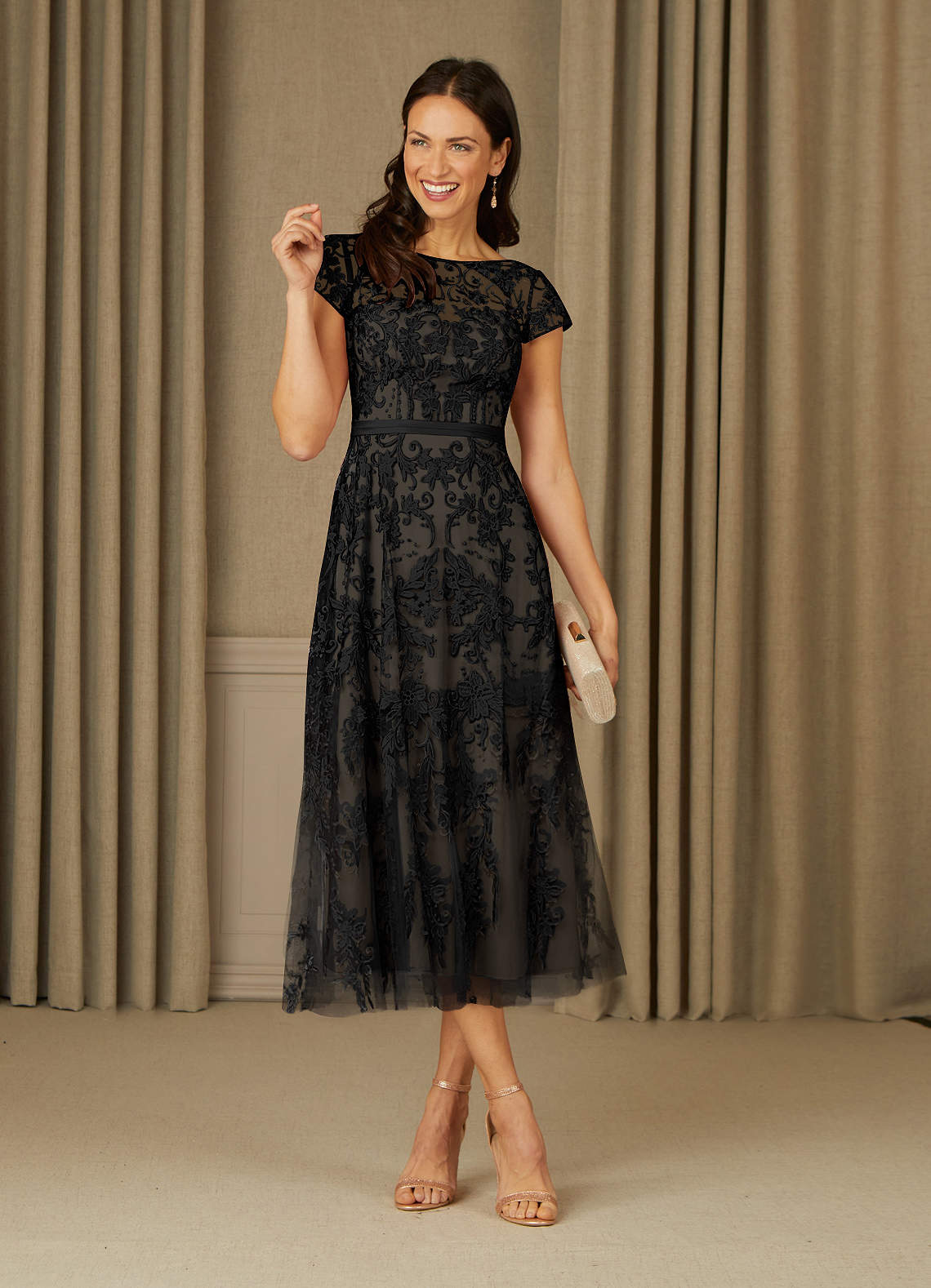 Azazie Sanna Abiti per la Madre della Sposa Abito A-Line in Tulle in Pizzo con Scollo a U Nero Champagne image1