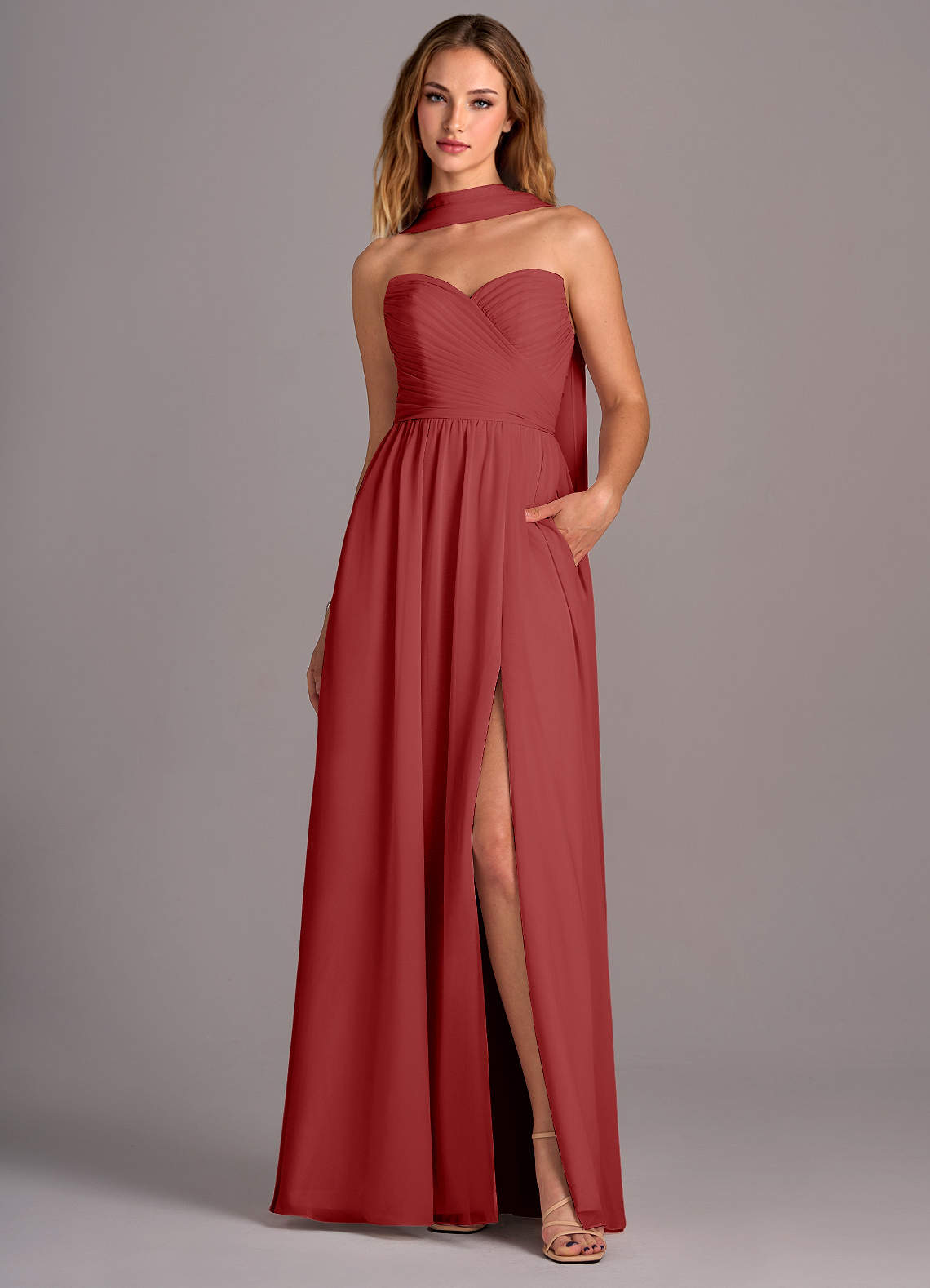 Azazie Joni Robes de demoiselle d'honneur Robe Trapèze Convertible en Mousseline de soie Sans bretelle Rouille image1