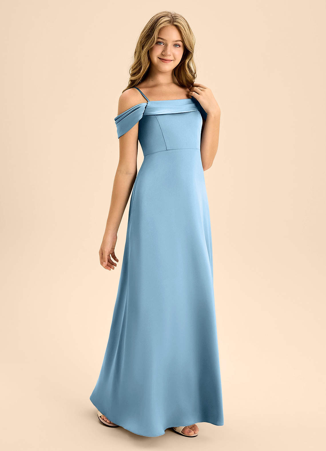 Azazie Anselie Junior Vestido de Azul Acero de Satén Elástico de Corte En A con Vestidos sin tirantes image4