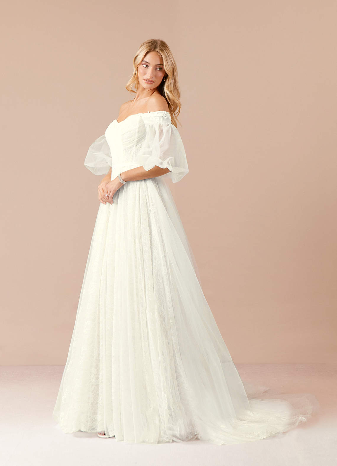 Azazie Vendela Vestidos de novia Vestido de Crema de Tul de Corte Princesa con Lentejuela image2