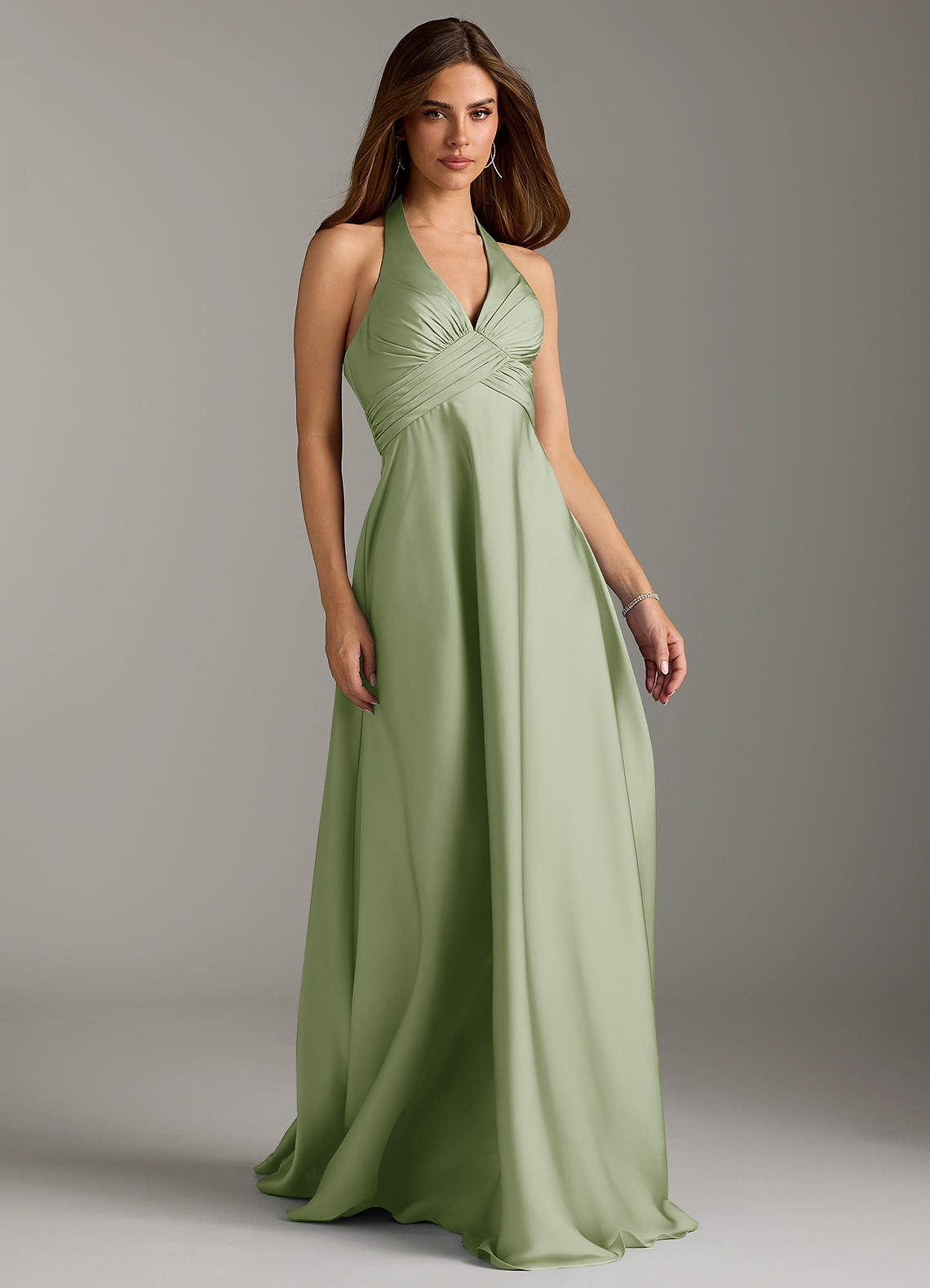 Azazie Tessie Vestidos de damas de honor Vestido de Salvia Polvorienta de Satén Elástico de Corte en A con Plisado image1