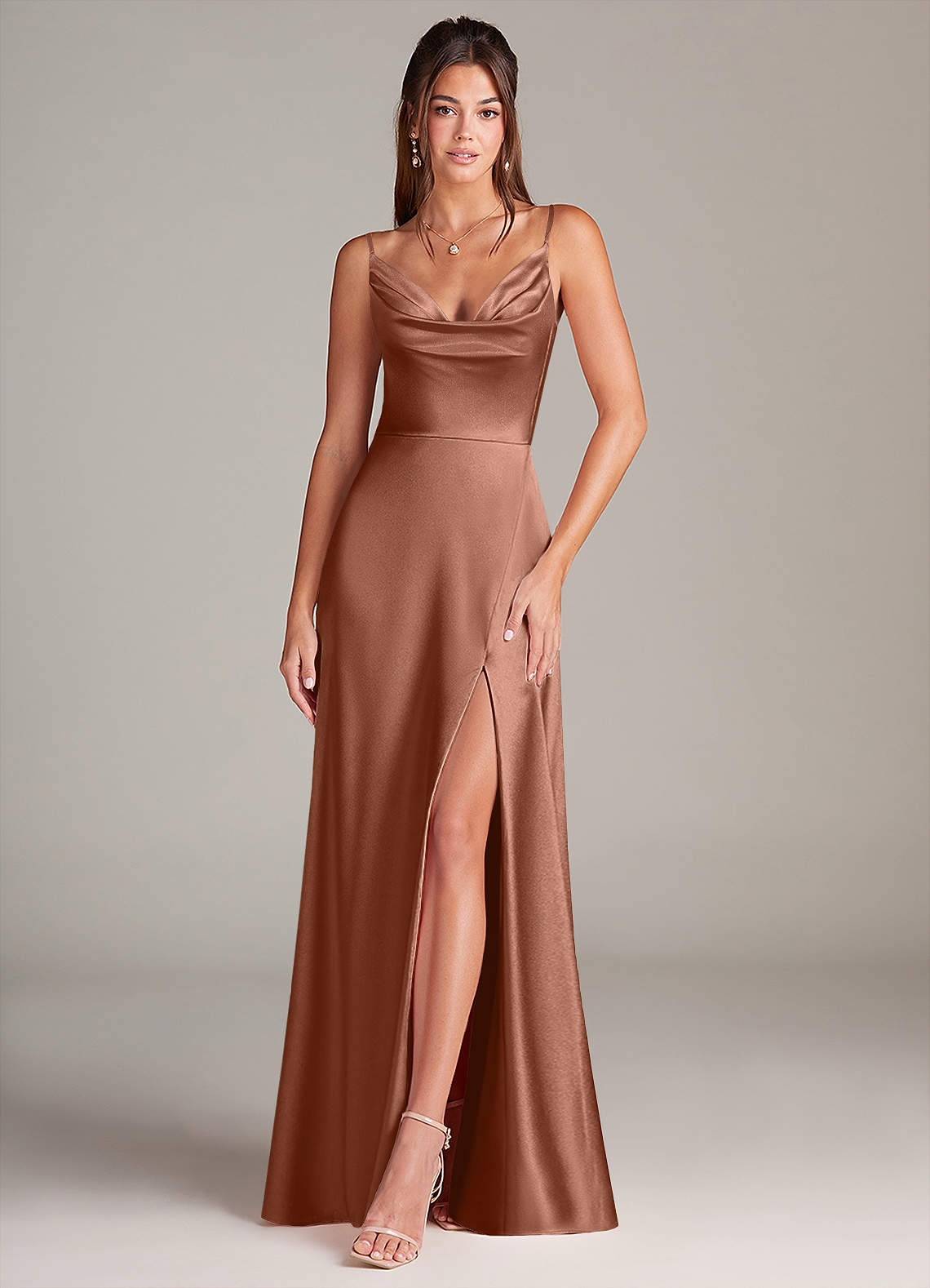 Azazie Sarella Robes de demoiselle d'honneur Robe Trapèze en Satiné métallisé avec poches Bronze image1