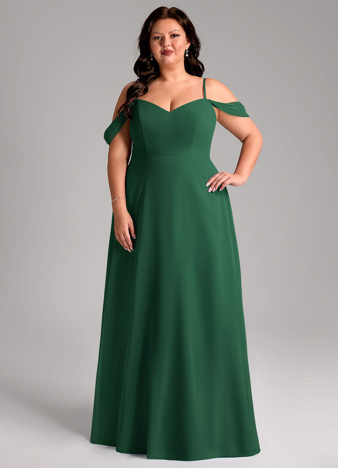Azazie Marley Robes de demoiselle d'honneur Robe Trapèze Convertible en Mousseline de soie Épaule décolletée Vert Foncé image1