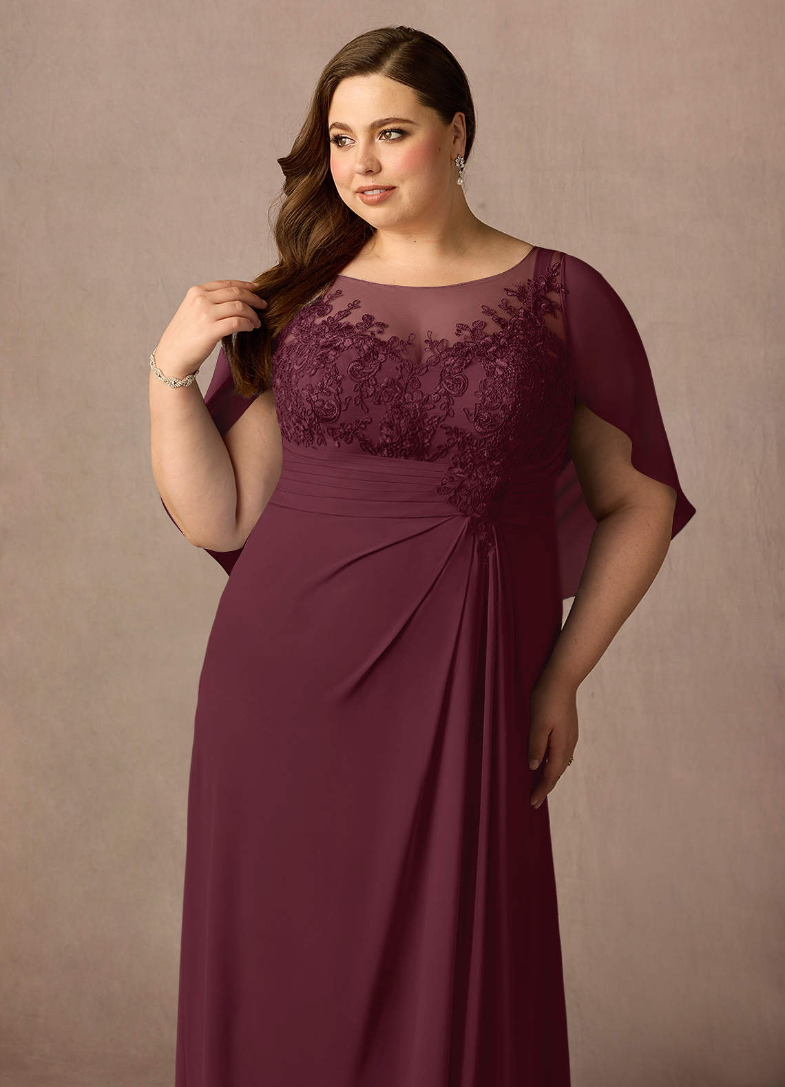 Azazie Hera vestidos de madre de la novia Vestido de Cabernet de Gasa de Corte En A con Capa de encaje image10