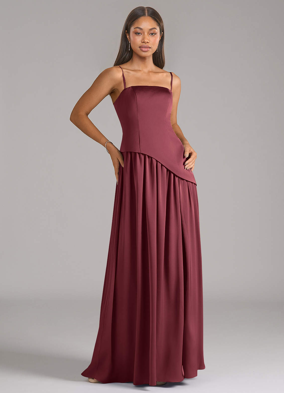Azazie Adeline Vestidos de damas de honor Vestido de Merlot de Satén Elástico de Corte en A Convertible con Sin tirantes image6