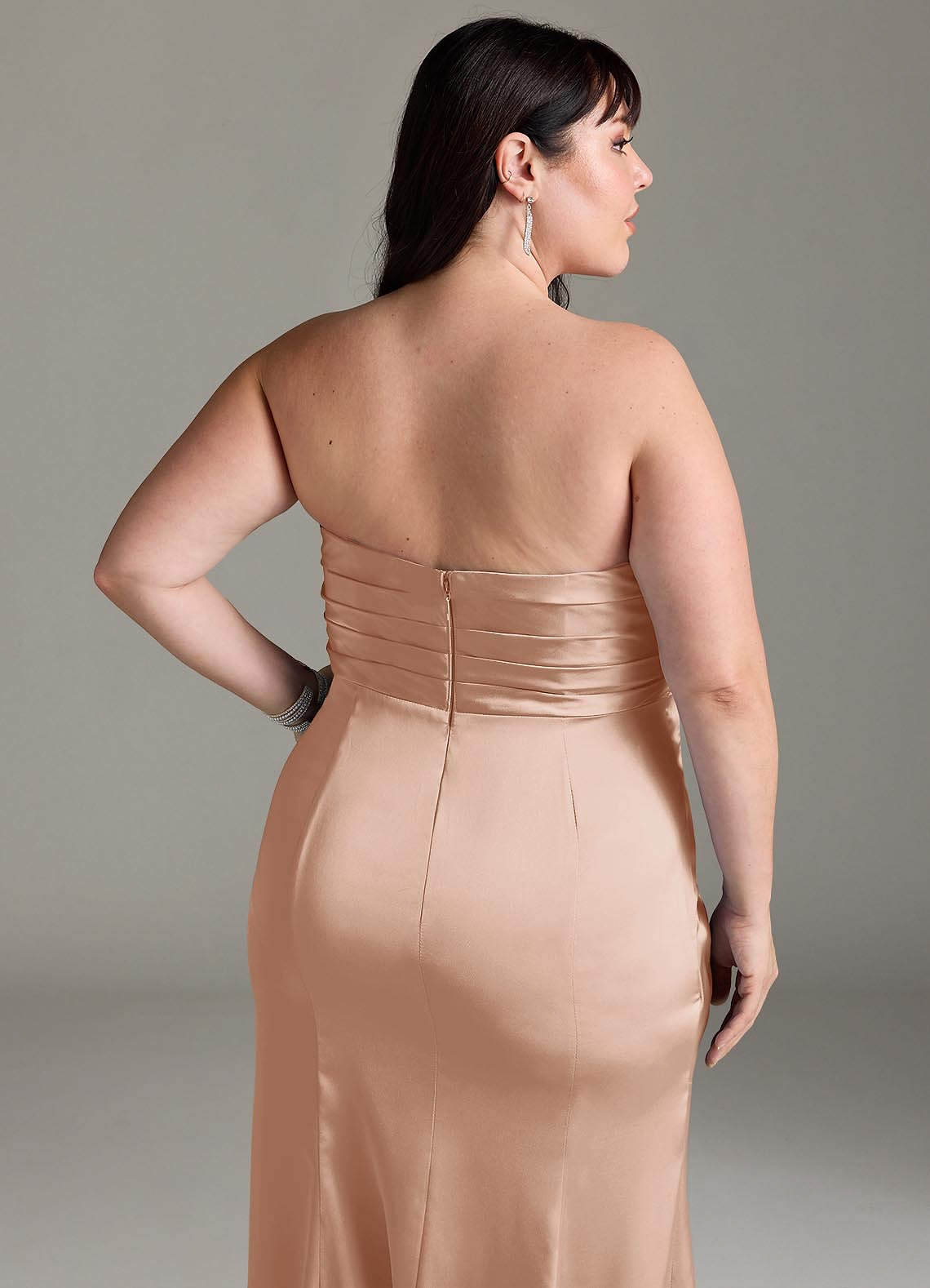 Azazie Yola Vestidos de damas de honor Vestido de Rosa Inglesa de Satén Elástico de Corte Recto Convertible con Cuello en V Plisado image14