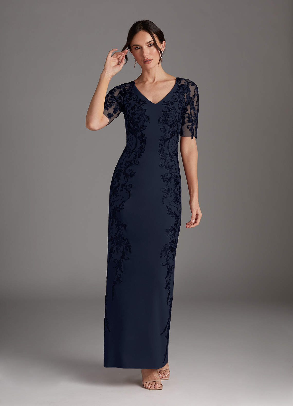 Azul Marino Oscuro Azazie Farrah Vestido de Azul Marino Oscuro de Crepé  elástico de Recto con Encaje vestidos de madre de la novia | Azazie ES, image size:1140x1578