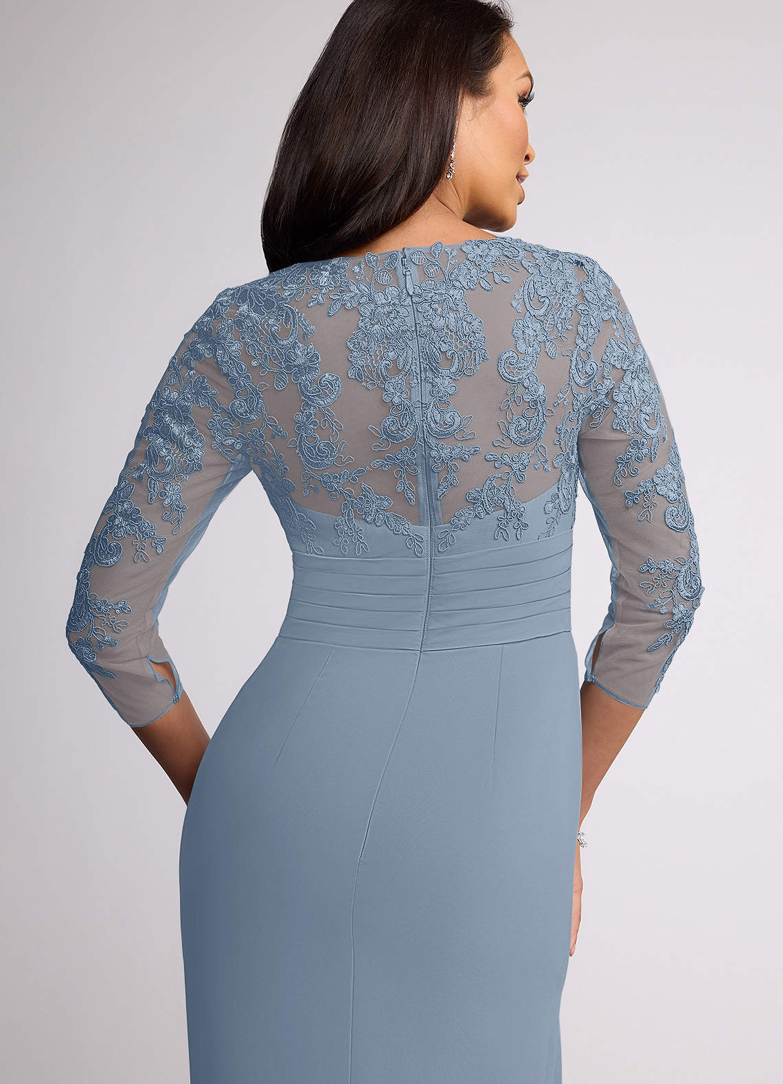 Azazie Joan Venta Final Vestido de Agave de Gasa de Corte Recto con Cuello en V de encaje image4