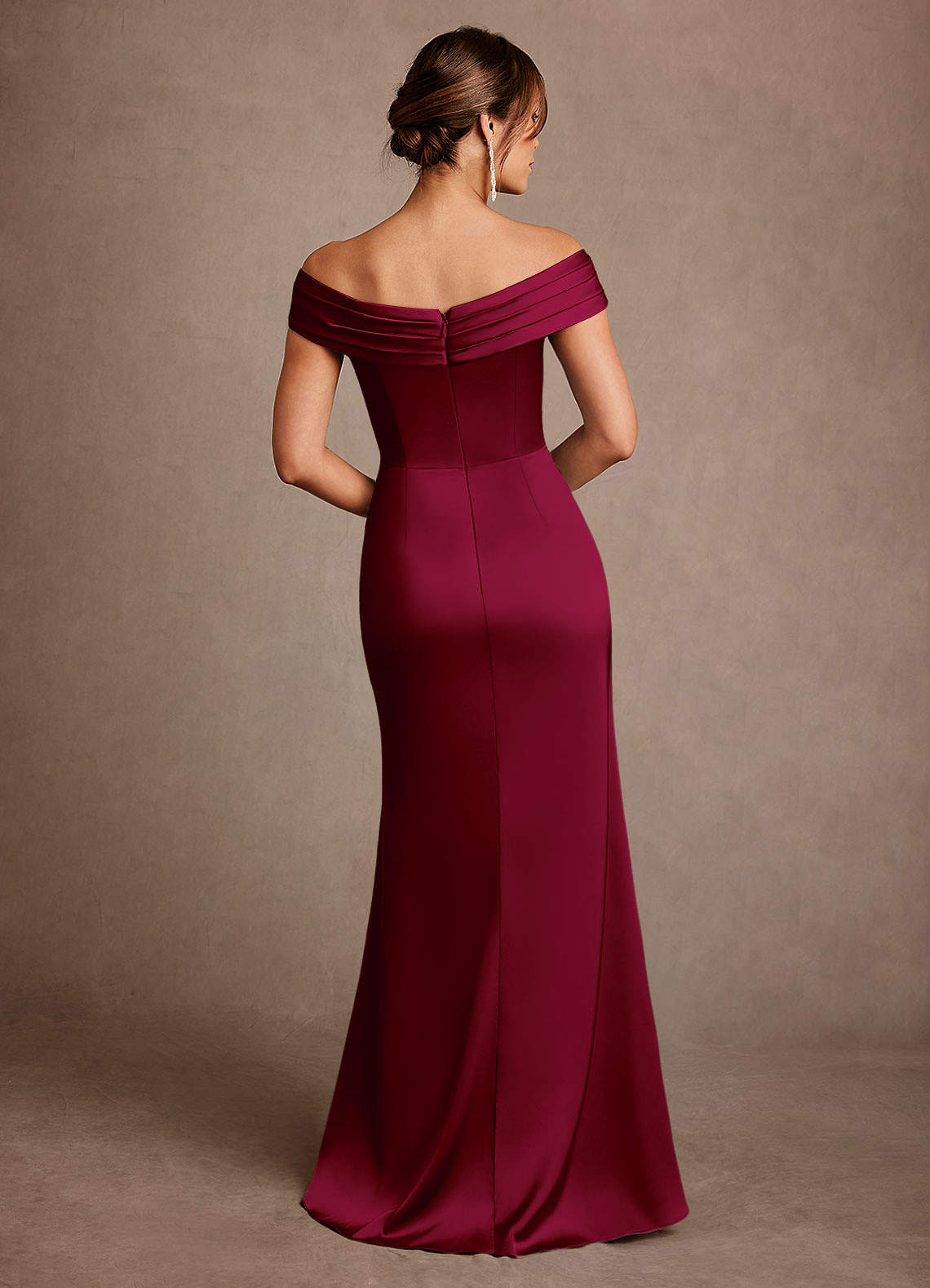 Azazie Bedford Abiti per la Madre della Sposa Abito Tubino in Raso Elasticizzato Plissettato Borgogna image2