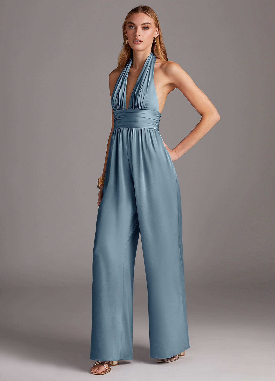 Azazie Oli Vestidos de damas de honor Azul Polvoriento de Satén Elástico de Mono con Plisado image1