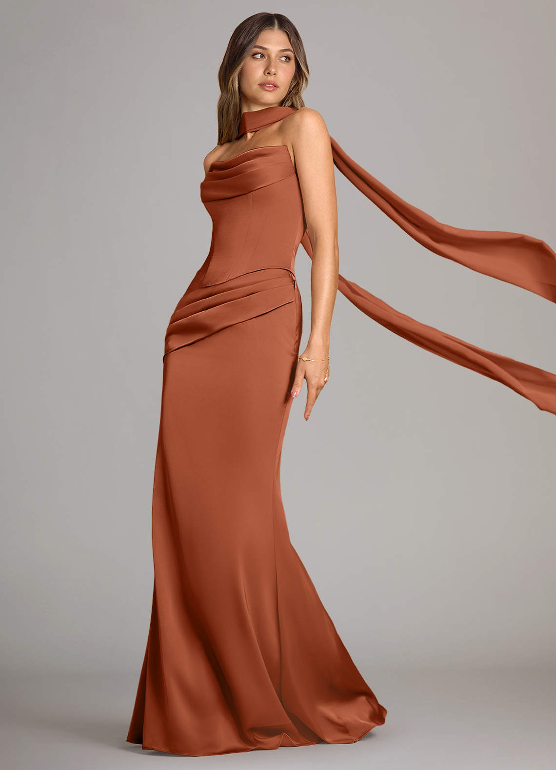 Azazie Sorrel Robes de demoiselle d'honneur Robe Sirène Convertible en Satin extensible Sans bretelle Rose De Cèdre image3