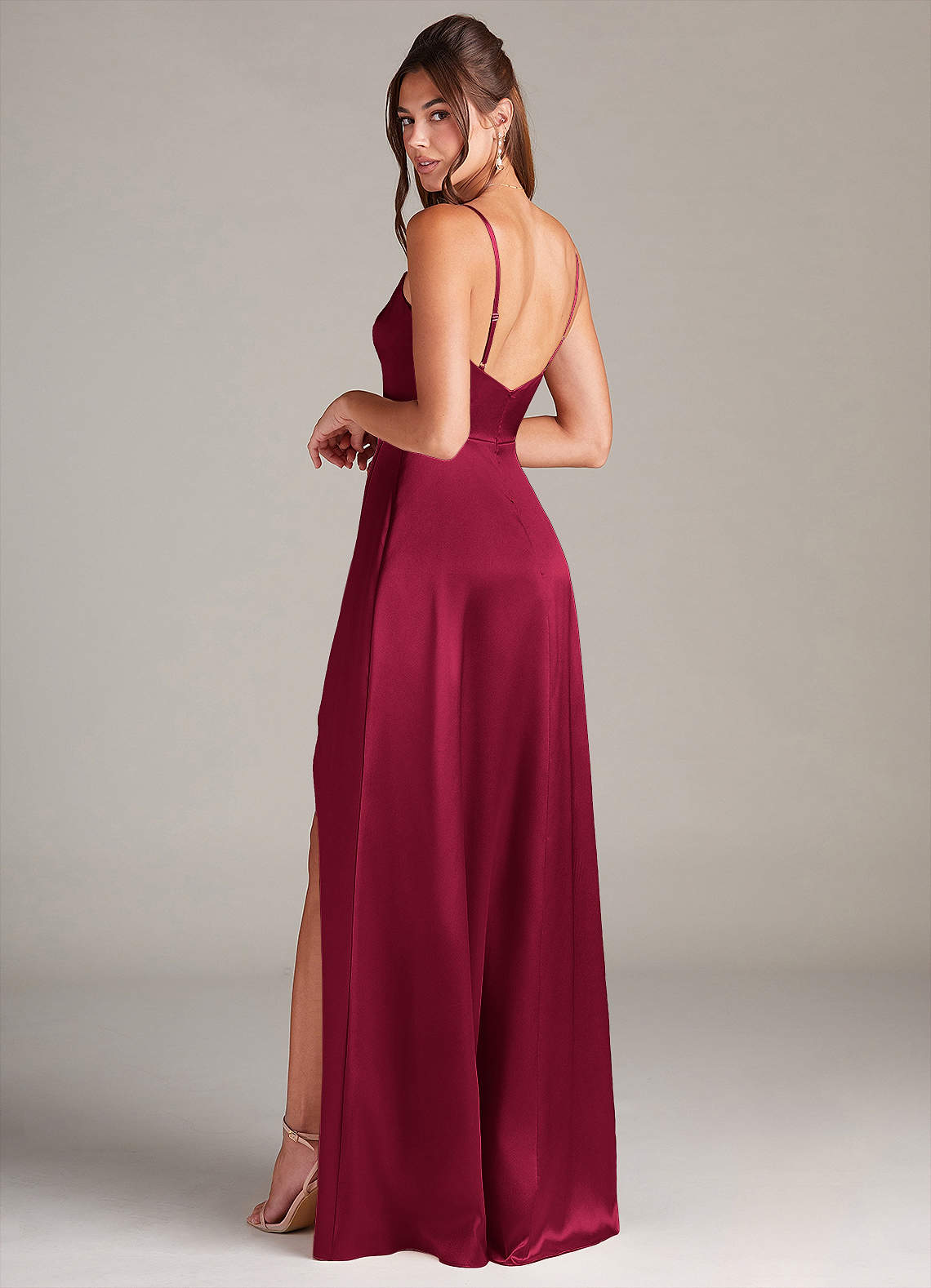 Azazie Sarella Vestidos de madrinha de casamento Vestido Borgonha de Cetim elástico de Linha A com Plissado image3
