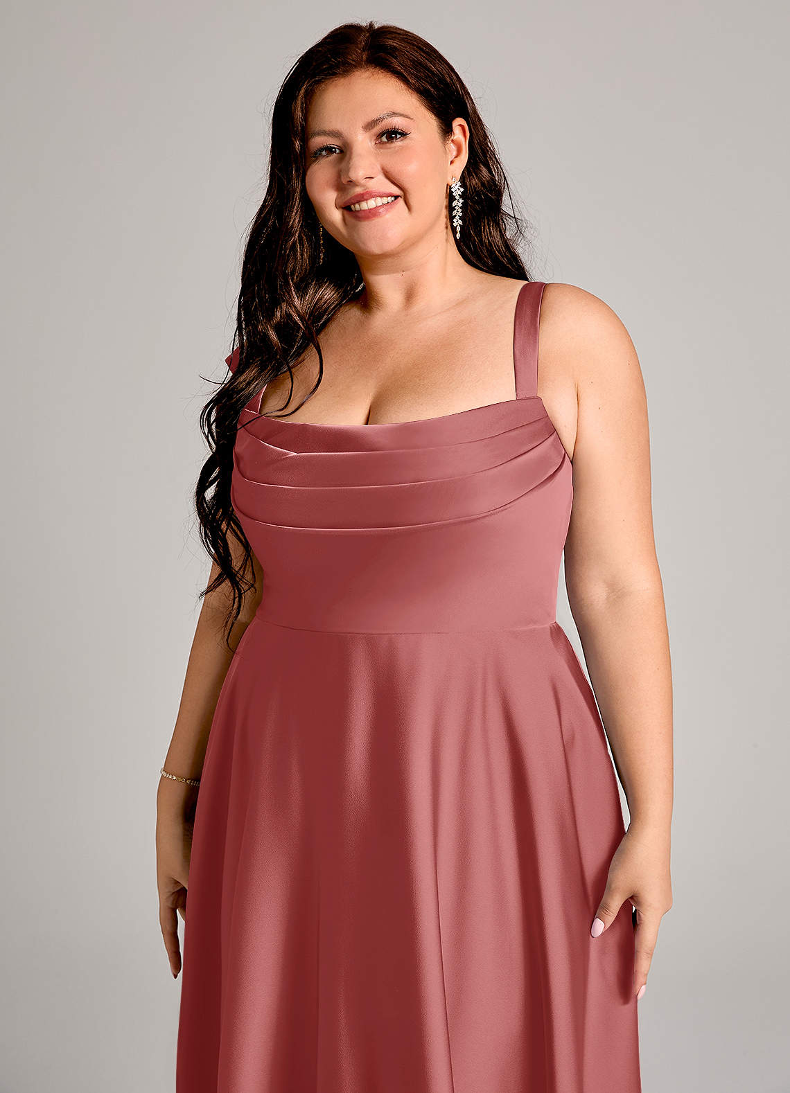 Azazie Shaude Vestidos de madrinha de casamento Vestido Rosa Antiga de Cetim elástico de Linha A com Plissado image8